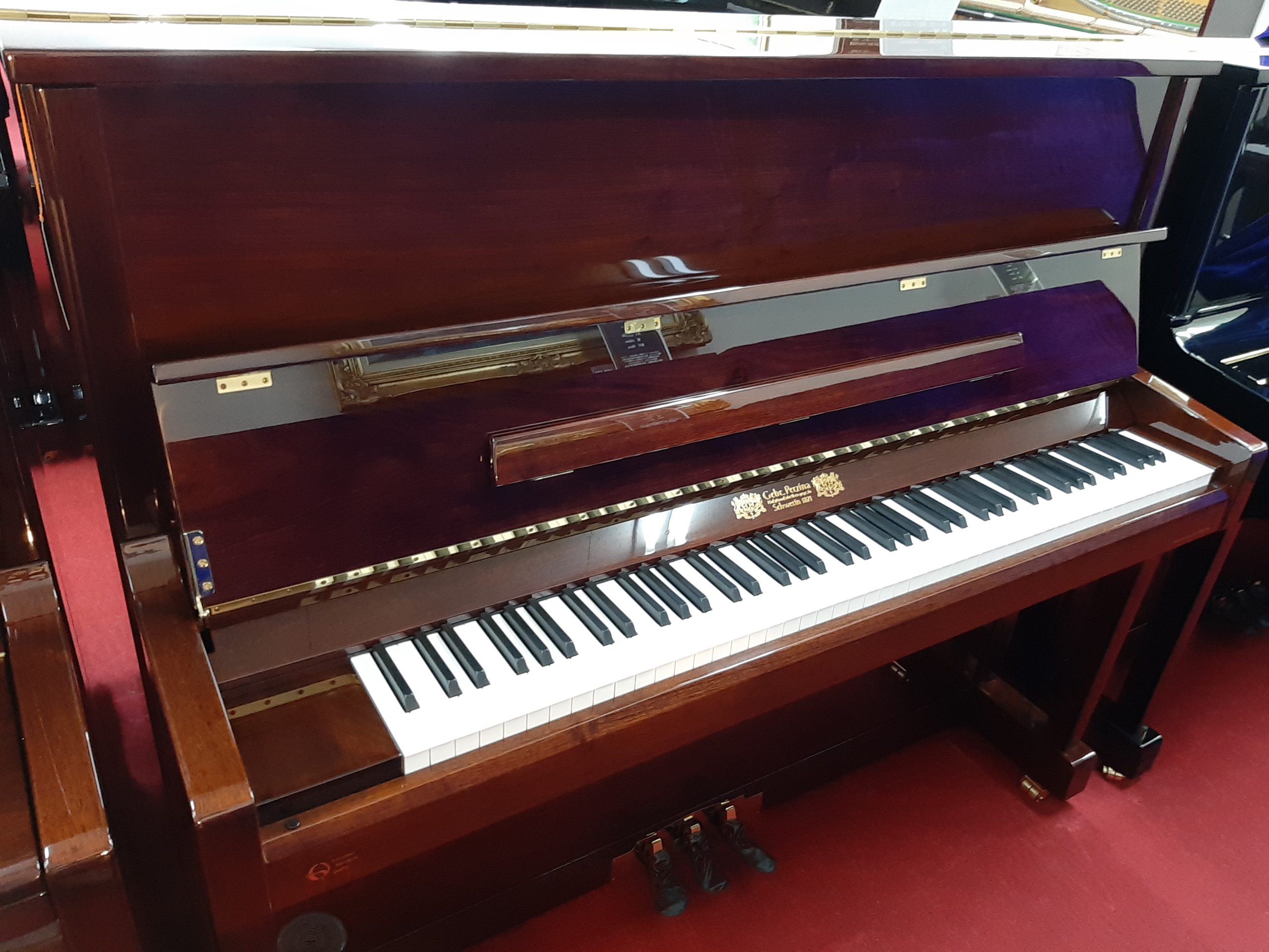 輸入新品アップライトピアノ Gebr.Perzina GP129BP-Z