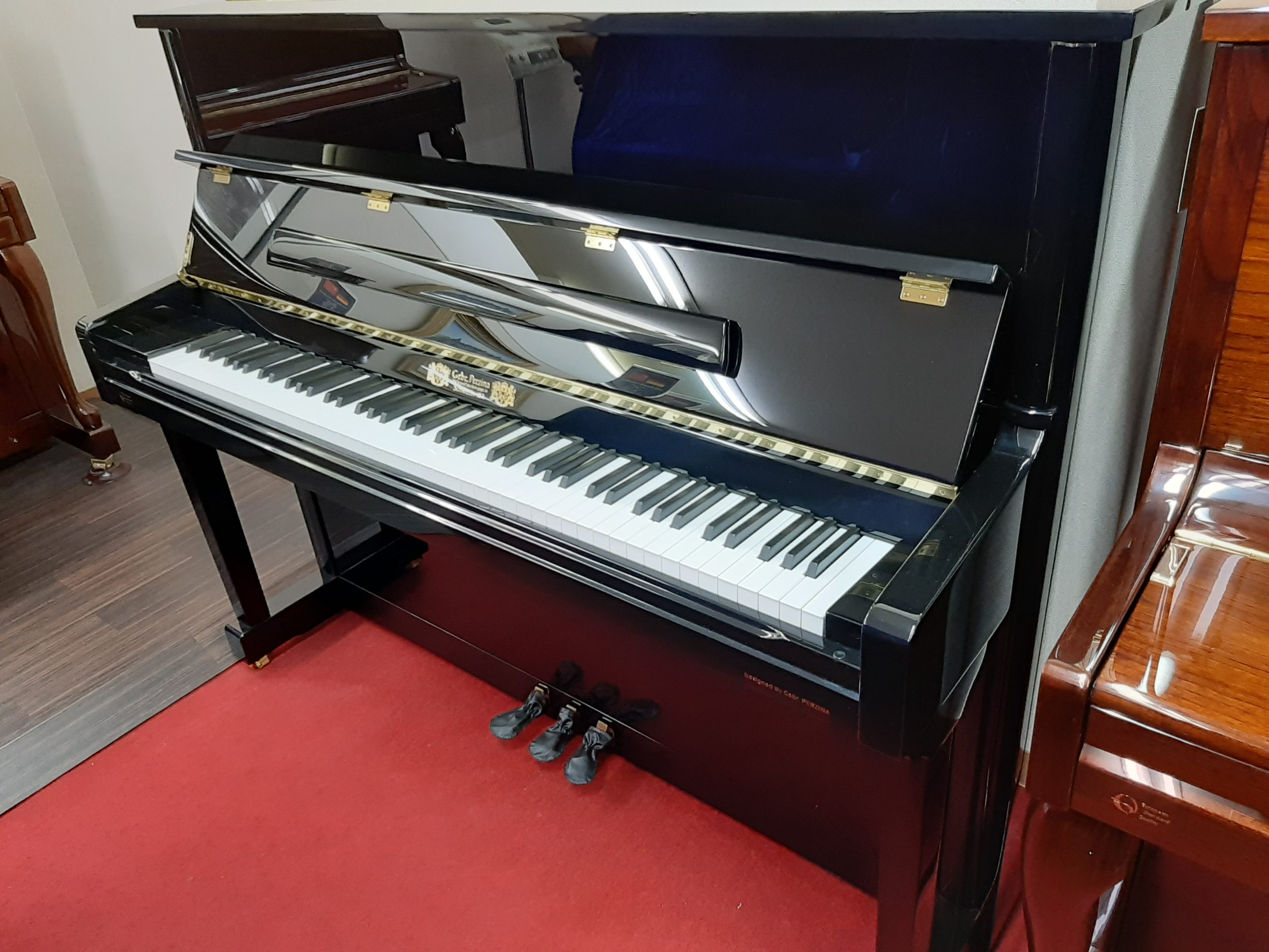 輸入新品アップライトピアノ Gebr.Perzina GBS122BB-Z