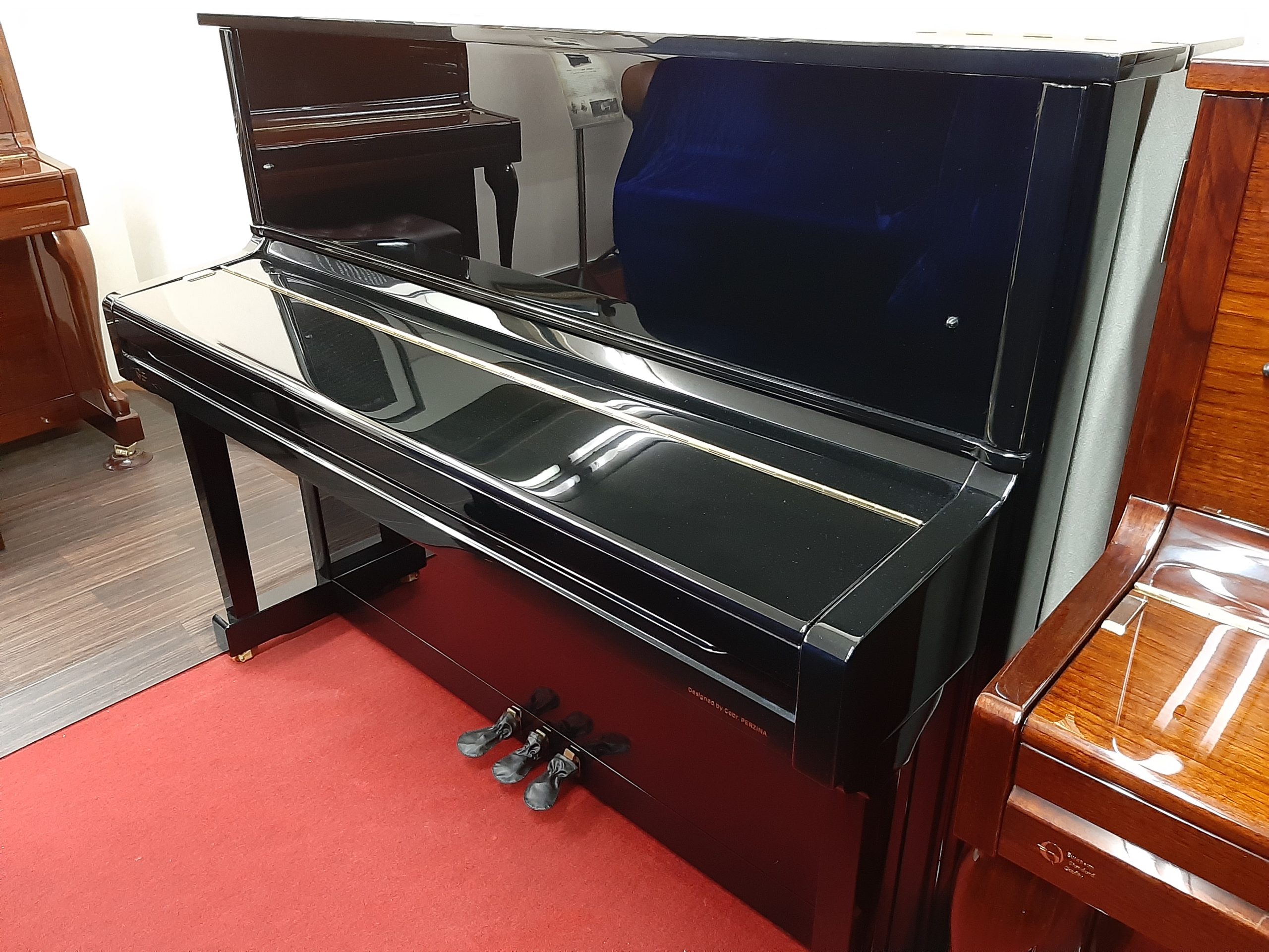 【新品】アップライトピアノ Gebr.Perzina GBS122BB-Z