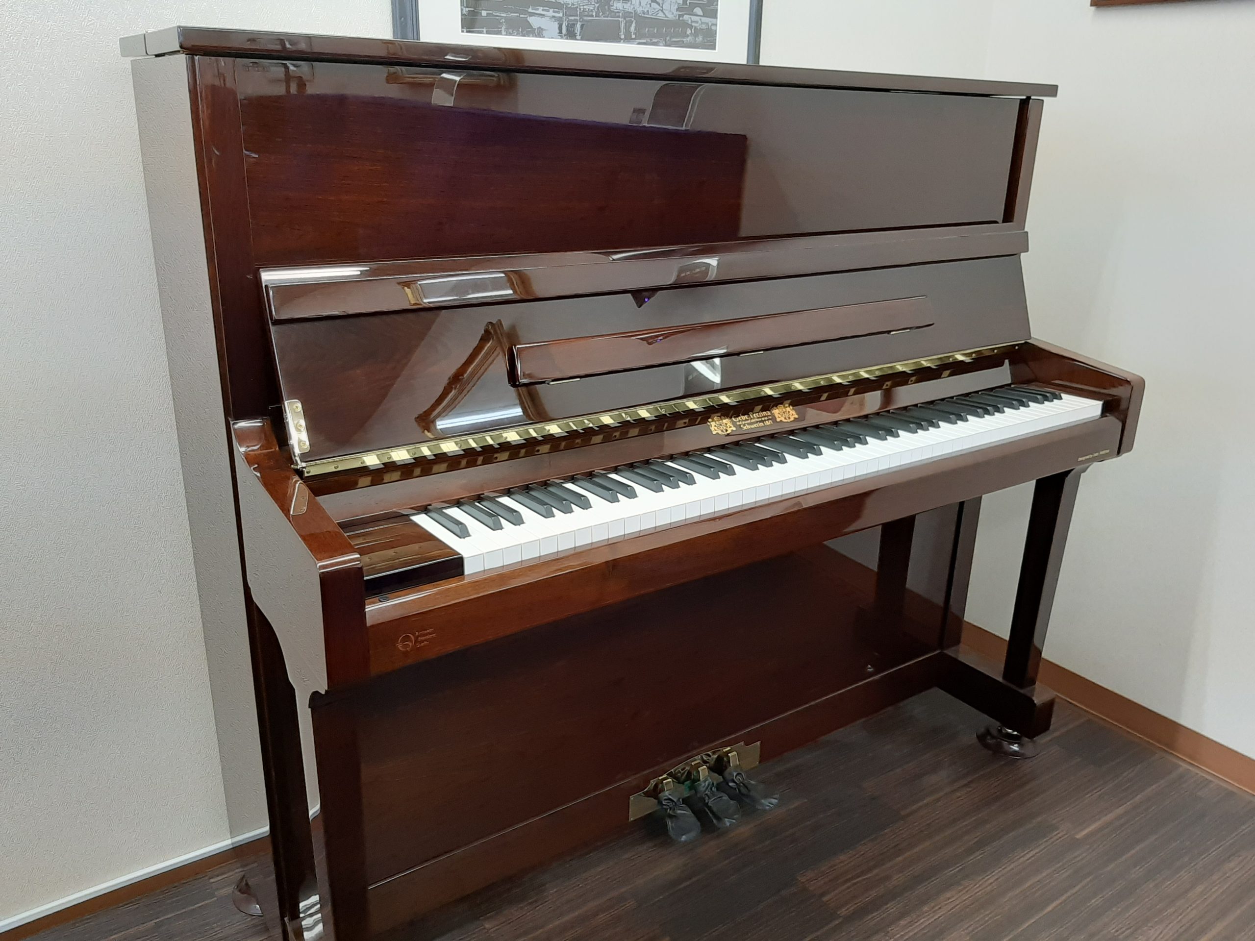 【新品】アップライトピアノ Gebr.Perzina GP129BP-Z