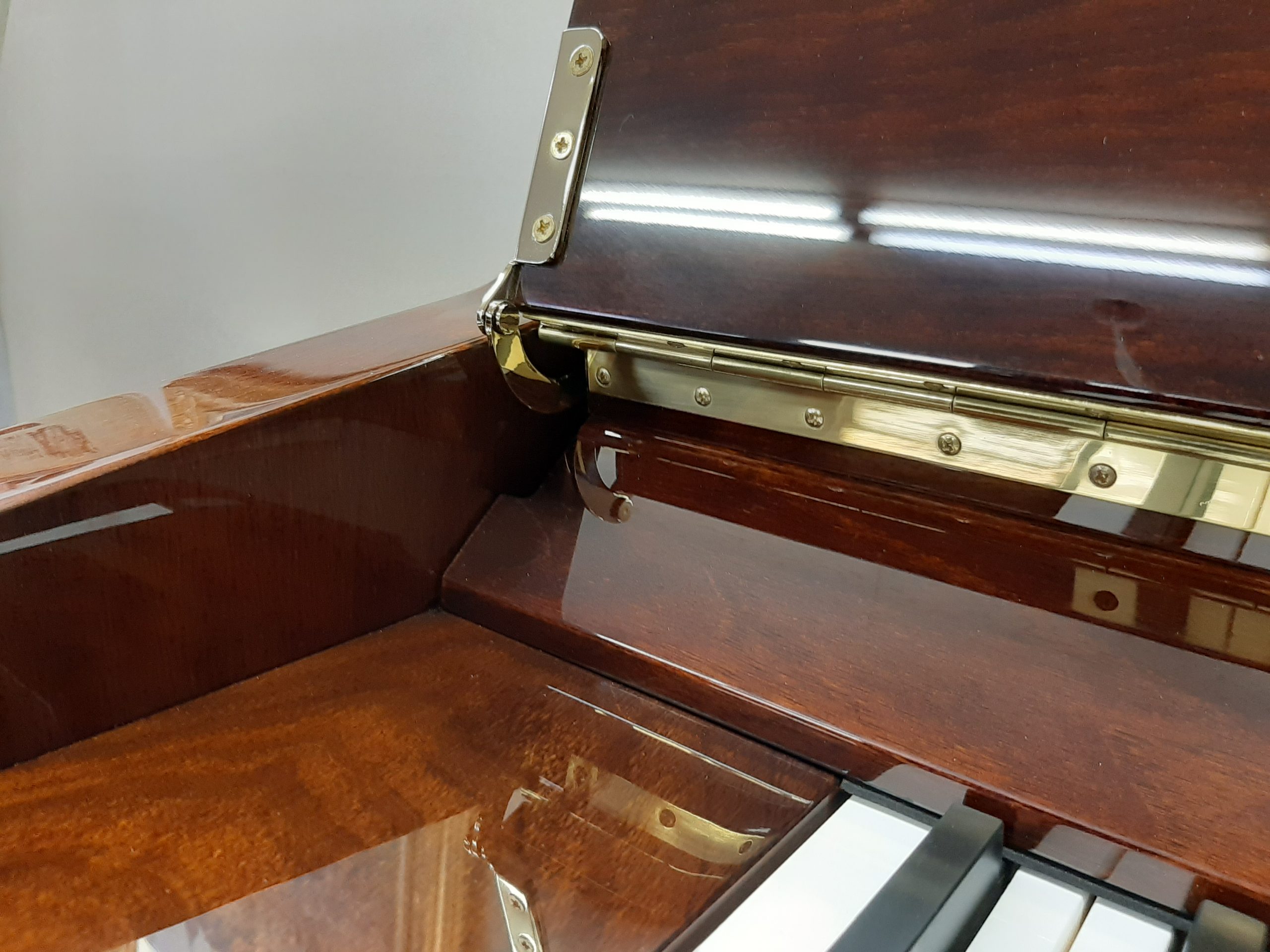 輸入新品アップライトピアノ Gebr.Perzina GP129BP-Z