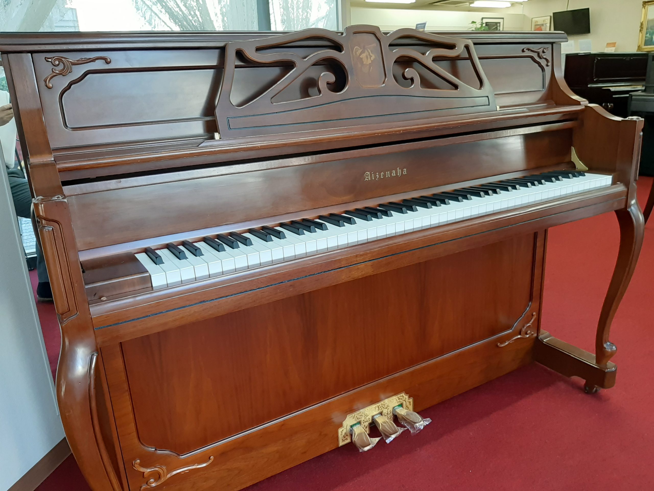  【中古】アップライトピアノ  Aizenaha  NS-230C 家具調 装飾 収納イス 輸入