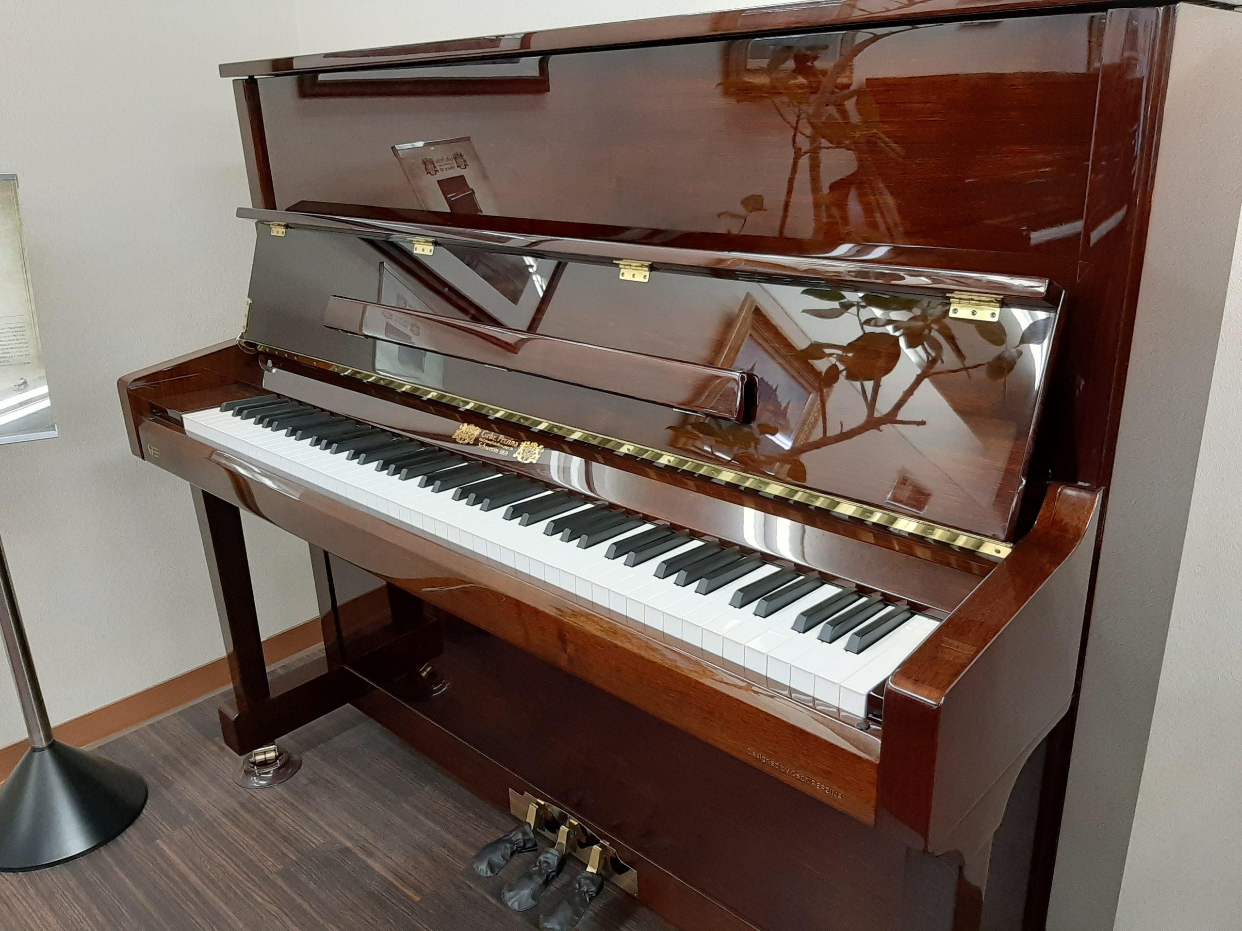 【新品】アップライトピアノ Gebr.Perzina GP129BP-Z