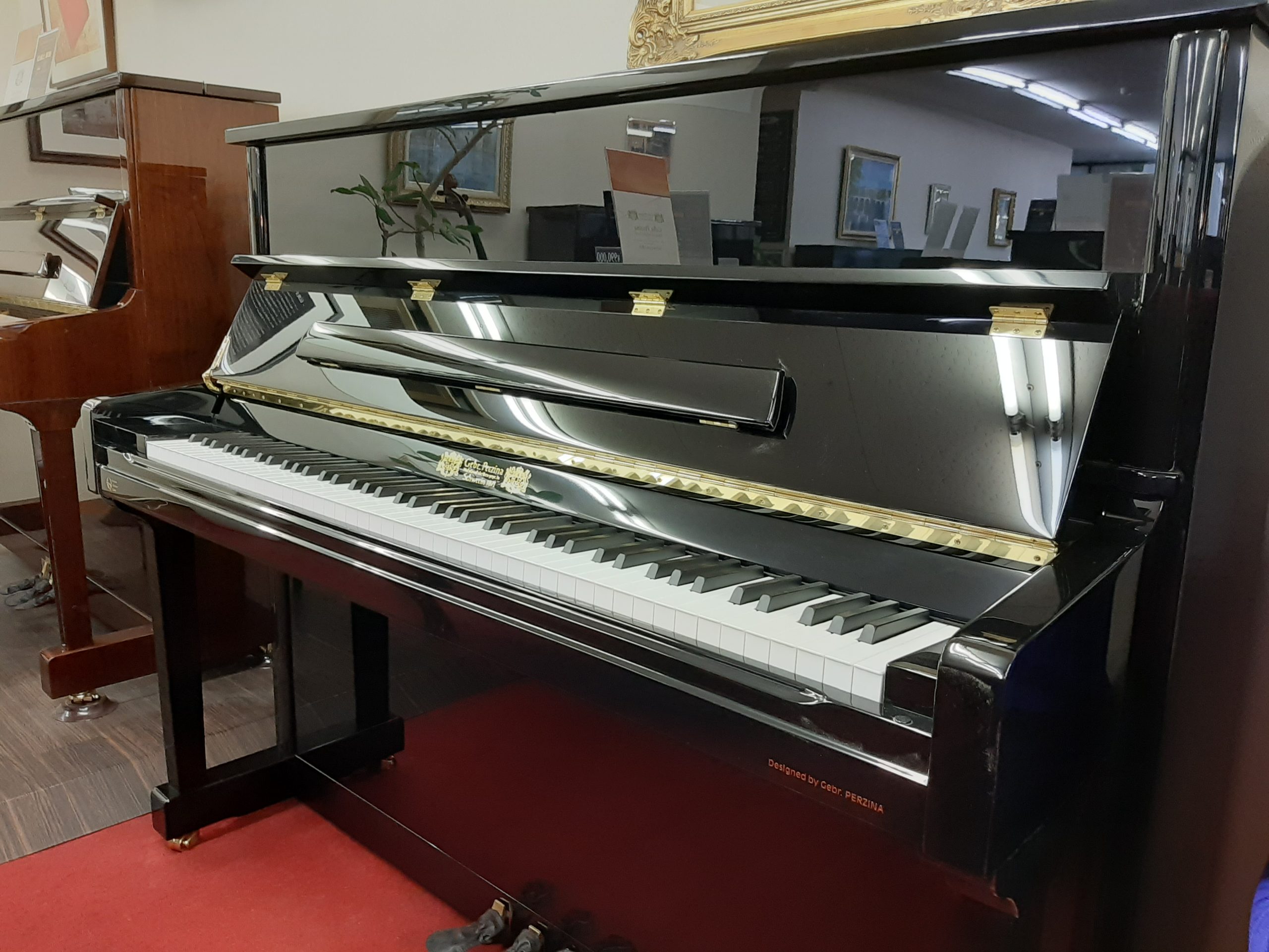 【新品】アップライトピアノ Gebr.Perzina GBS122BB-Z
