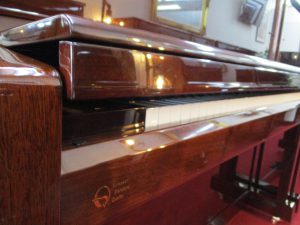 輸入新品アップライトピアノ Gebr.Perzina GP129BP-Z