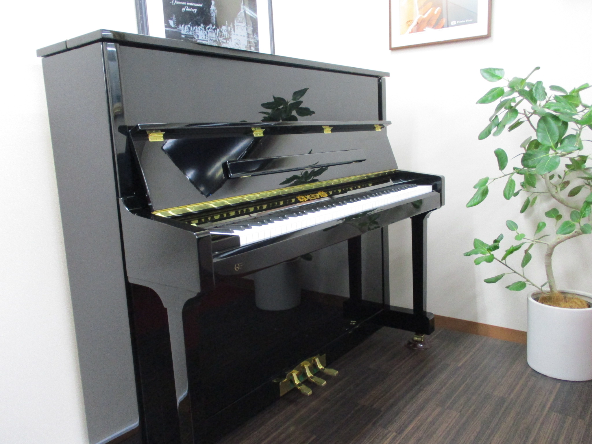 新品アップライトピアノ Gebr.Perzina  GP-129BB