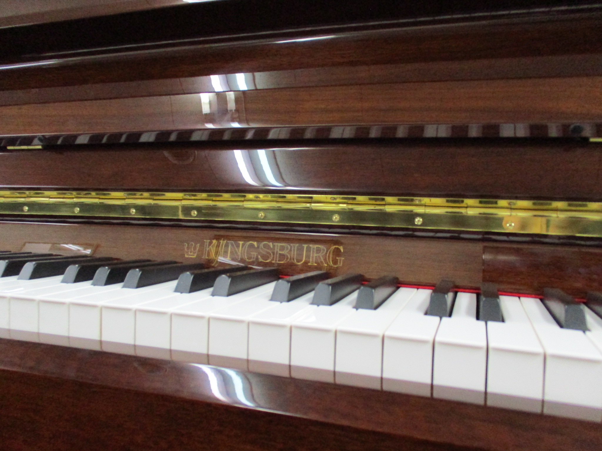 新品アップライトピアノ KINGSBURG KU115-W