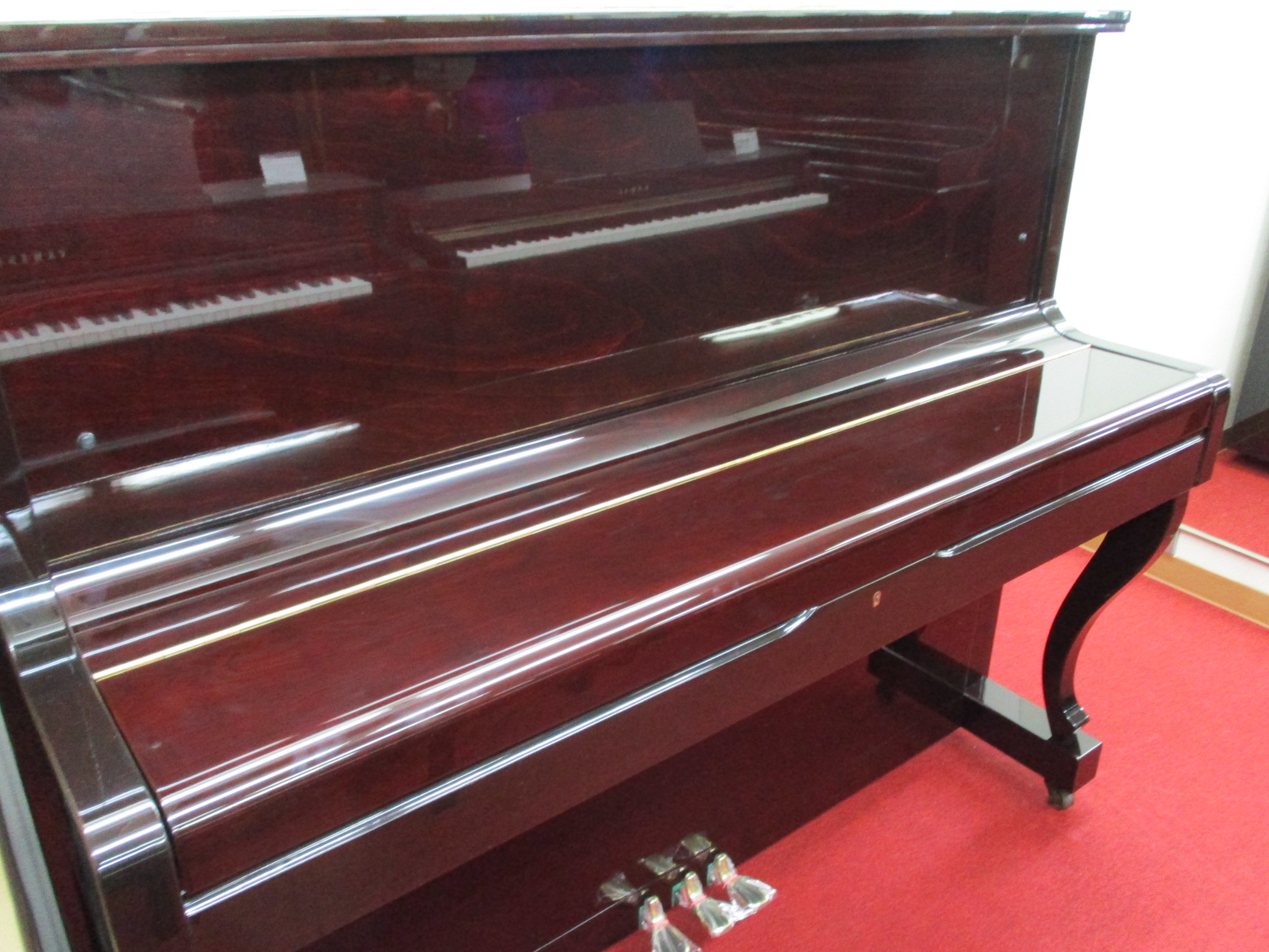 中古アップライトピアノ EARL WINDSOR W113 DELUXE