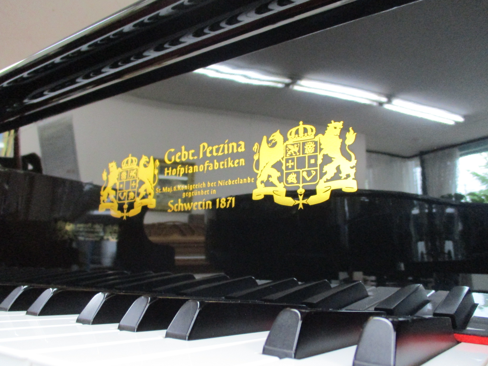 輸入中古グランドピアノ Gebr.Perzina 161BB