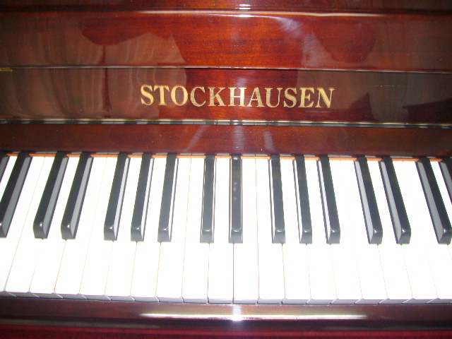 輸入中古アップライトピアノ STOCKHAUSEN 	SPU-121WN