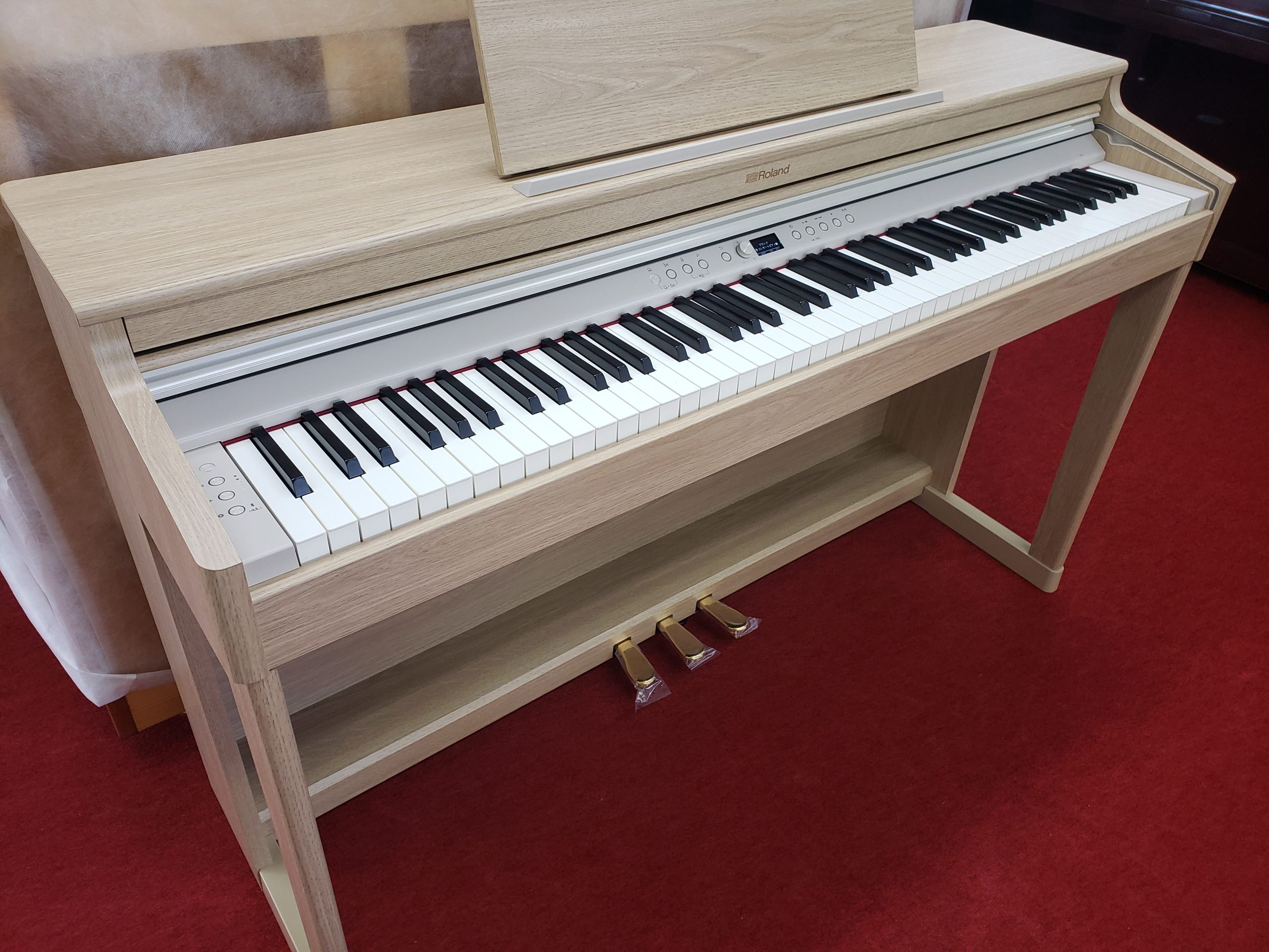 新品電子ピアノ Roland RP701