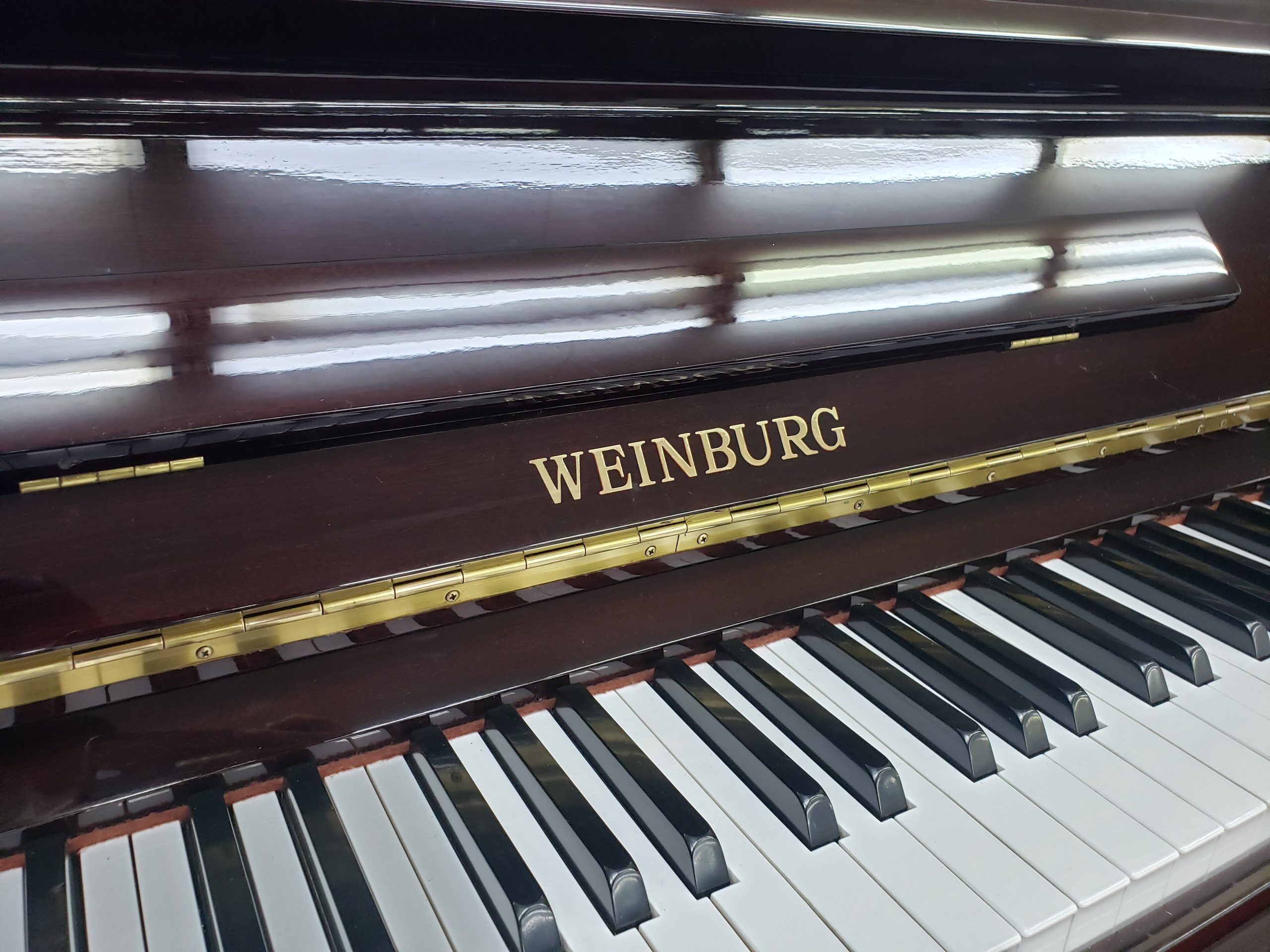 サイレント付き中古アップライトピアノ WEINBURG WE-121DM(新品サイレント付)