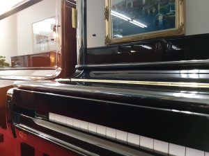輸入新品アップライトピアノ Gebr.Perzina GBS128BB-Z/新型