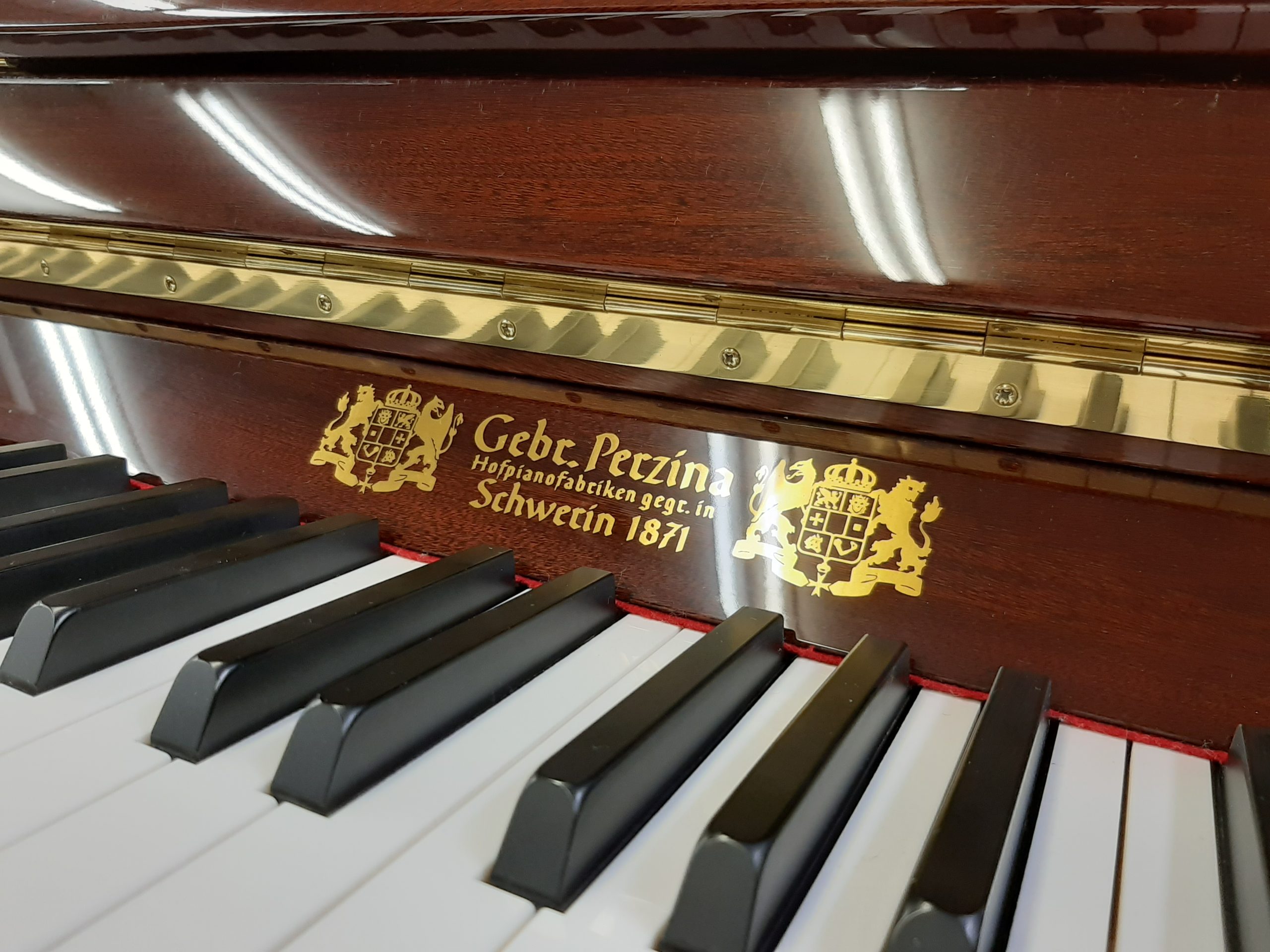 輸入中古アップライトピアノ Gebr.Perzina GP-122BMW