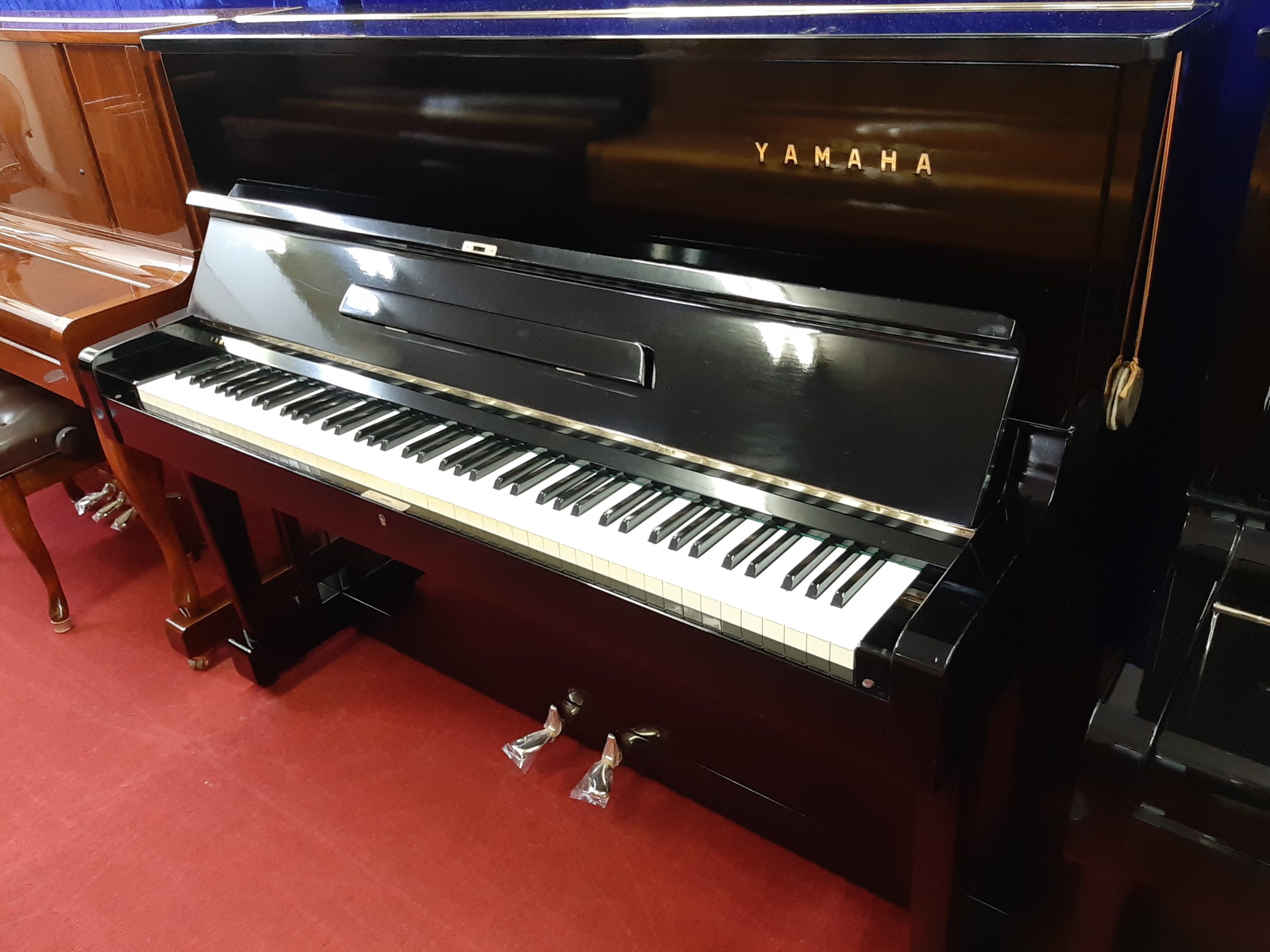 コンプ[引取限定ｍ778] YAMAHA NO.U1E ヤマハピアノ 昭和44年製 3ペダル 全ての音出ます 日本器 アップライトピアノ 学校 教室 自宅 アップライトピアノ
