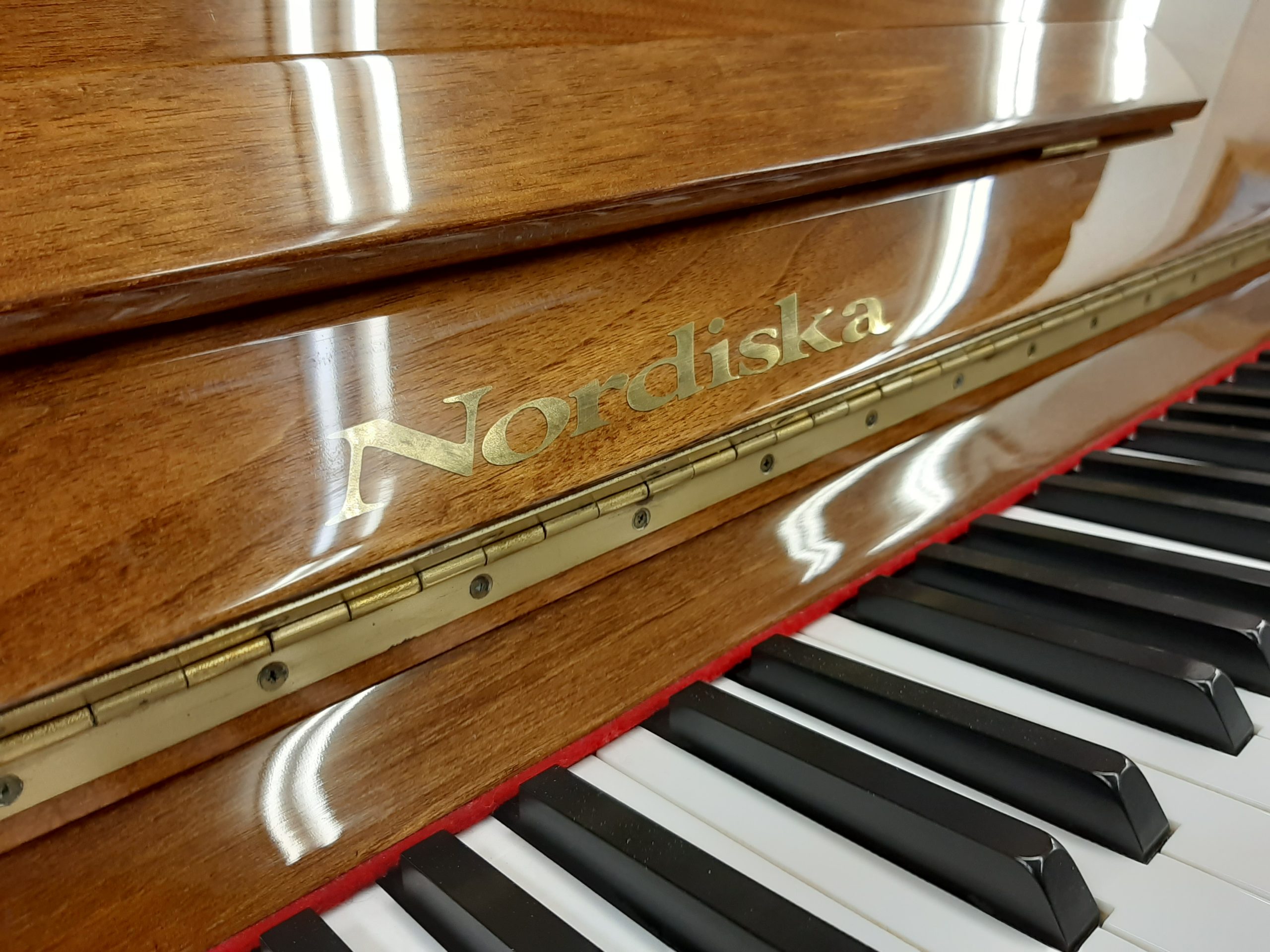 【中古輸入ピアノ】 Nordiska 121RPN