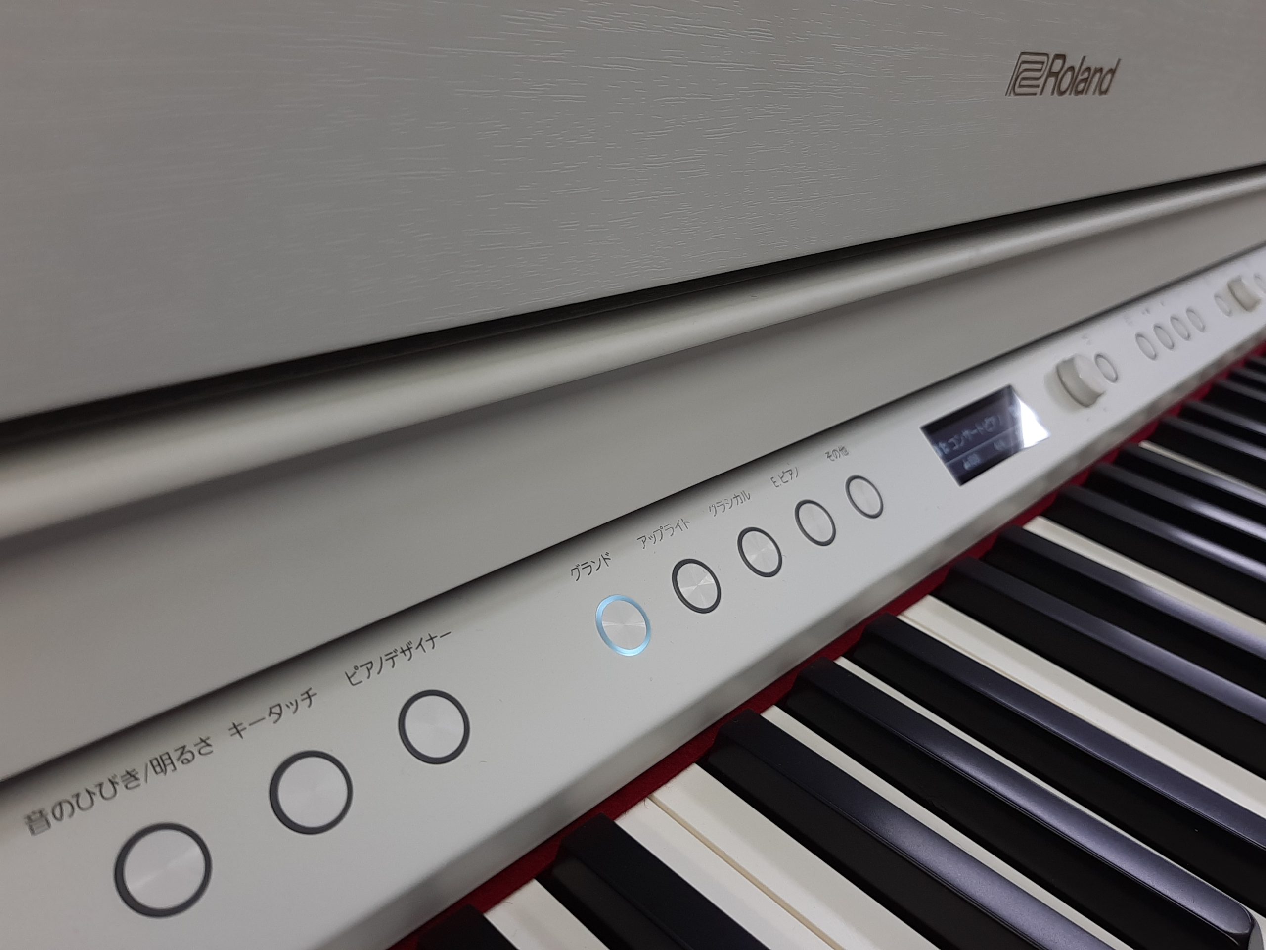 【新品電子ピアノ】 Roland HP702-WHS