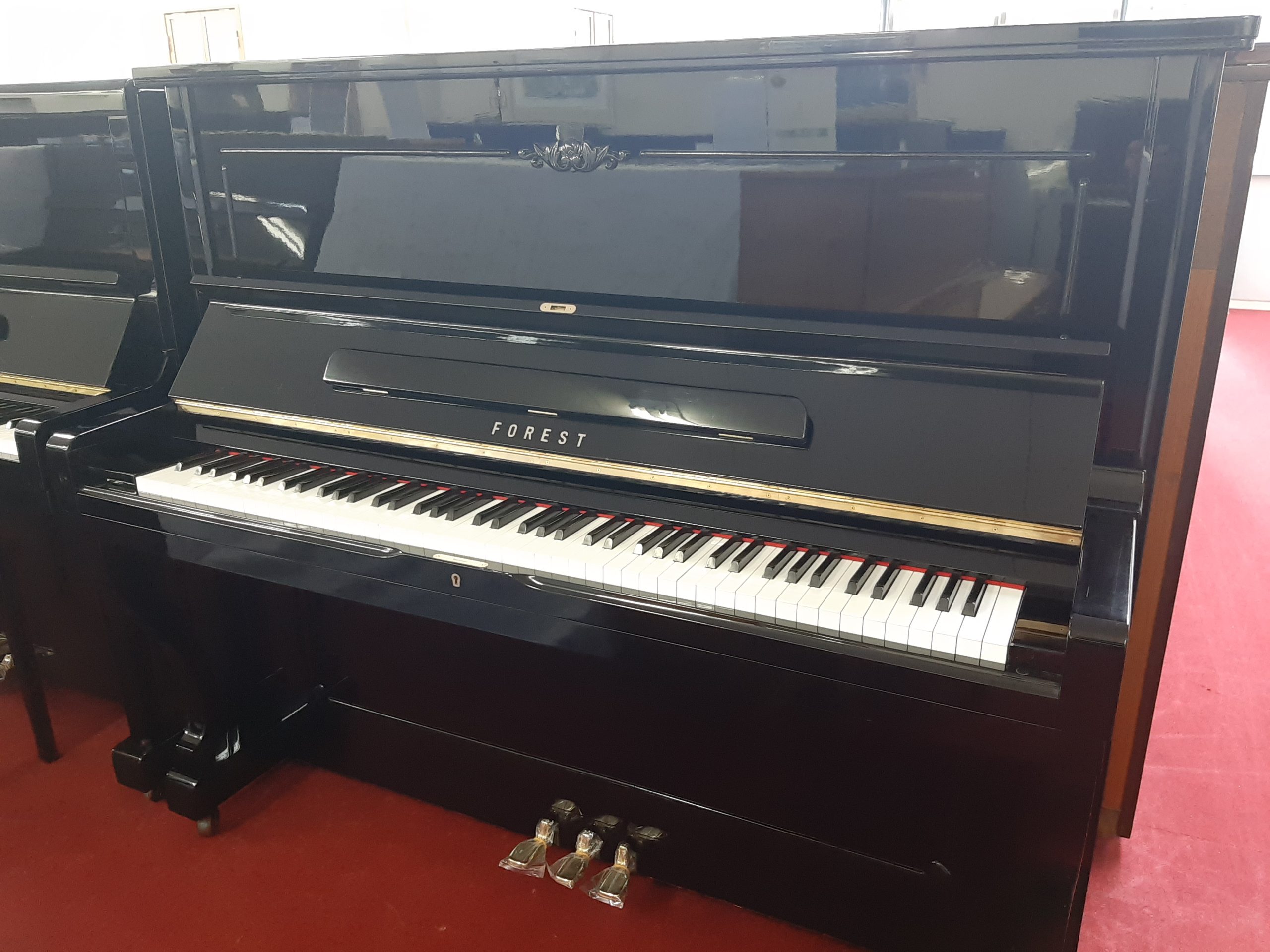 【5年保証付き】中古ピアノ FOREST FU50