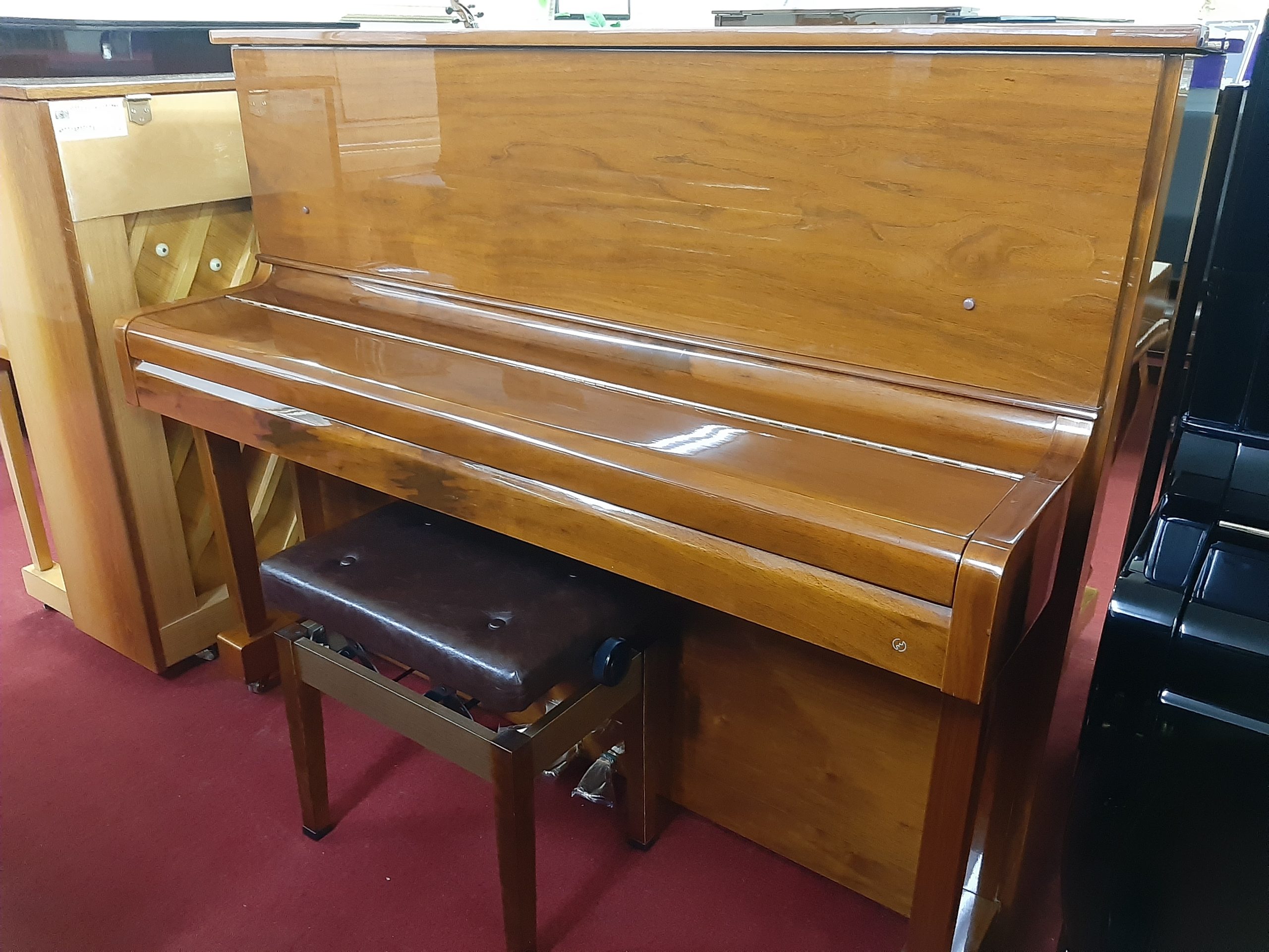 【5年保証付き】中古ピアノ KAFMANN K-121
