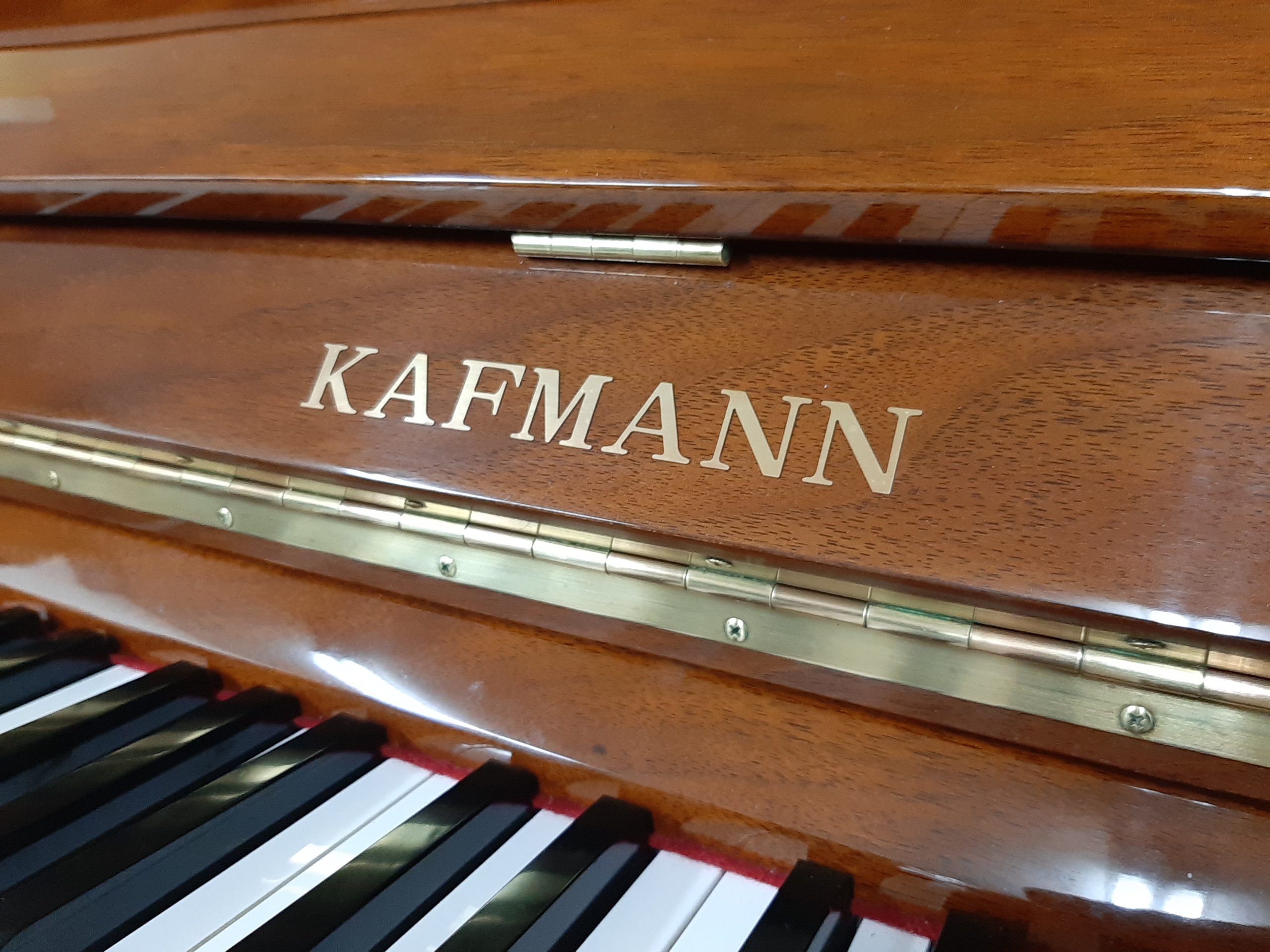 【5年保証付き】中古ピアノ KAFMANN K-121