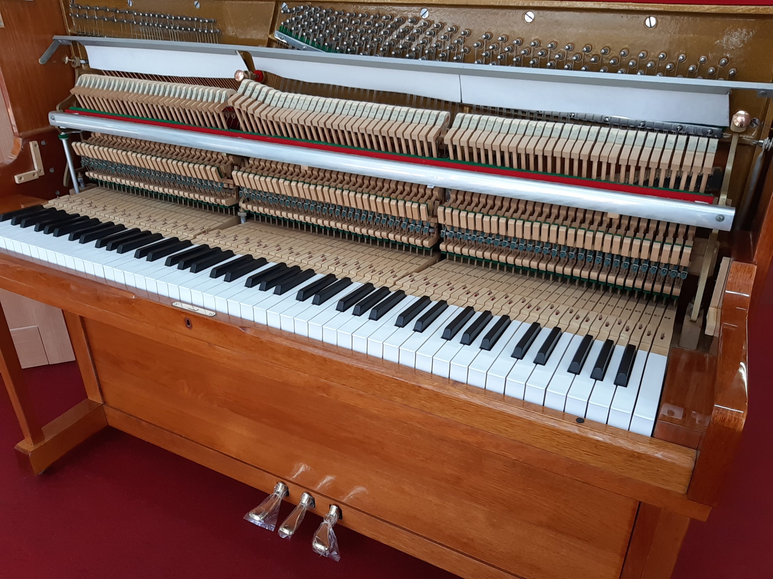 【5年保証付き】中古ピアノ Niemeyer 114RP