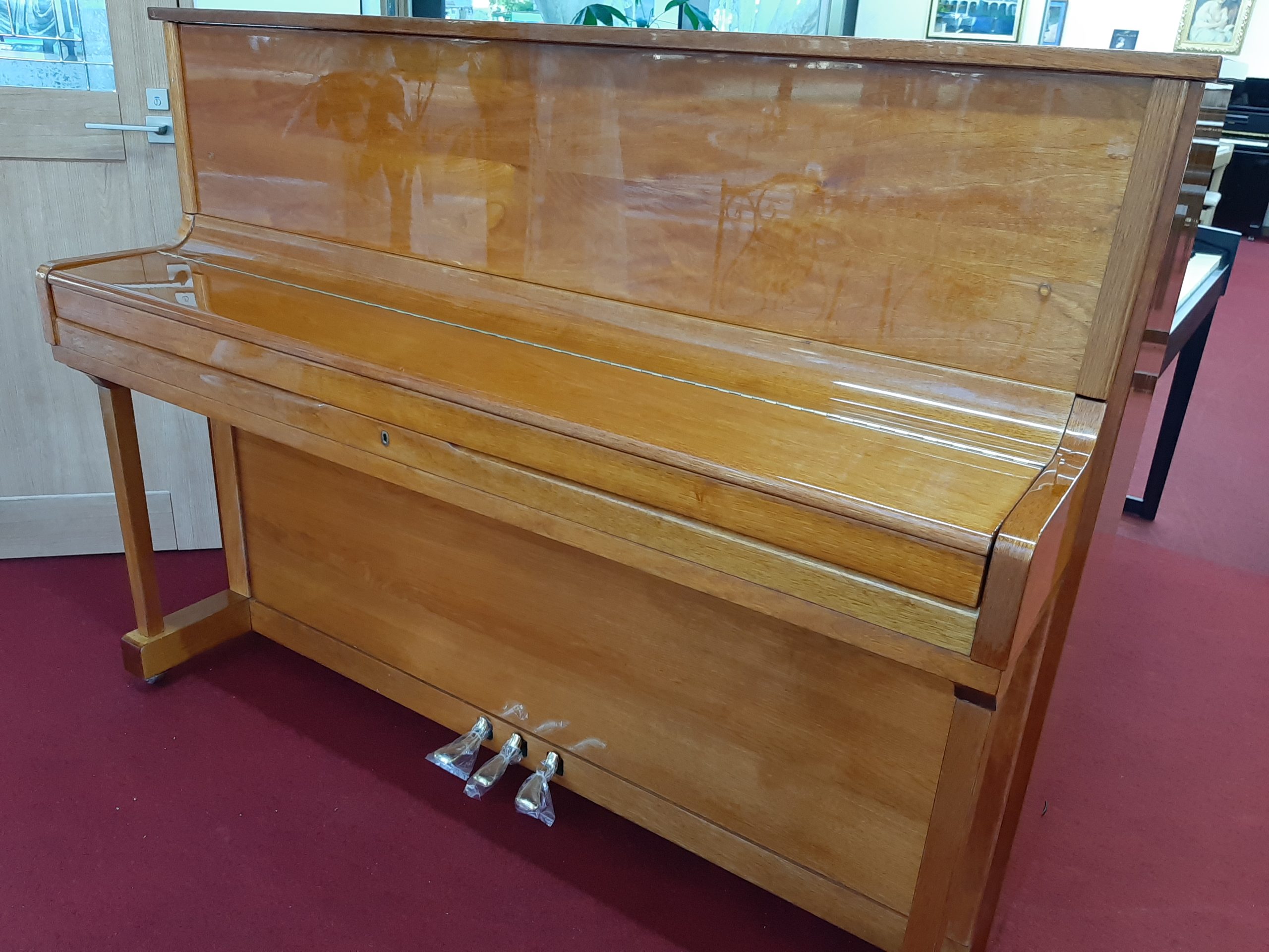 【5年保証付き】中古ピアノ Niemeyer 114RP