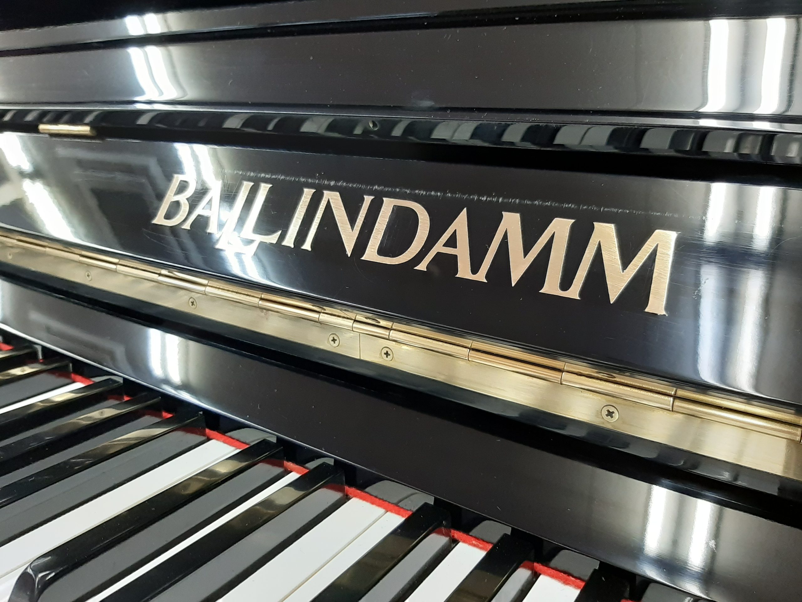 【5年保証付き】中古ピアノ BALLINDAMM BU-10