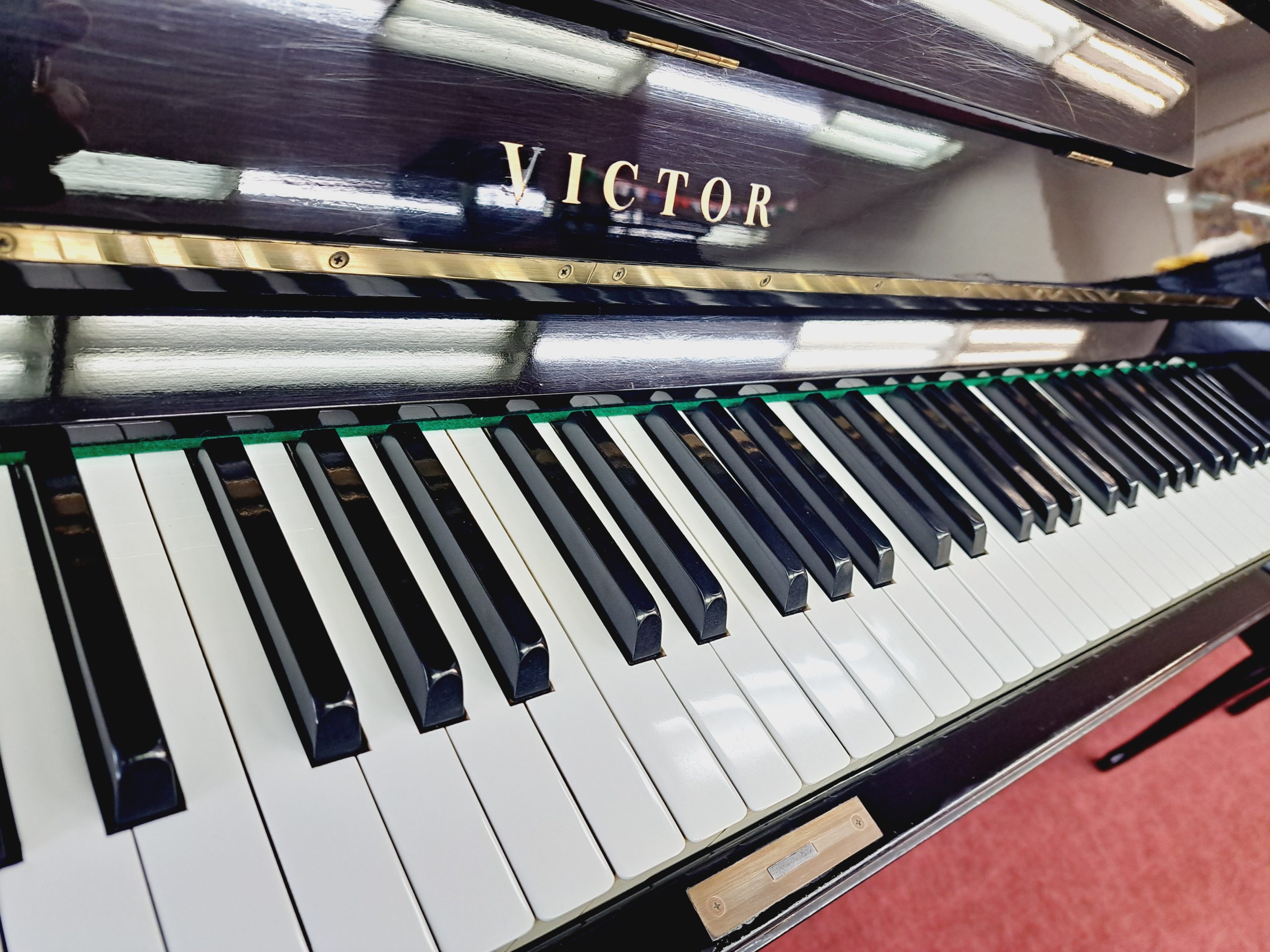 中古アップライトピアノ Victor V-32