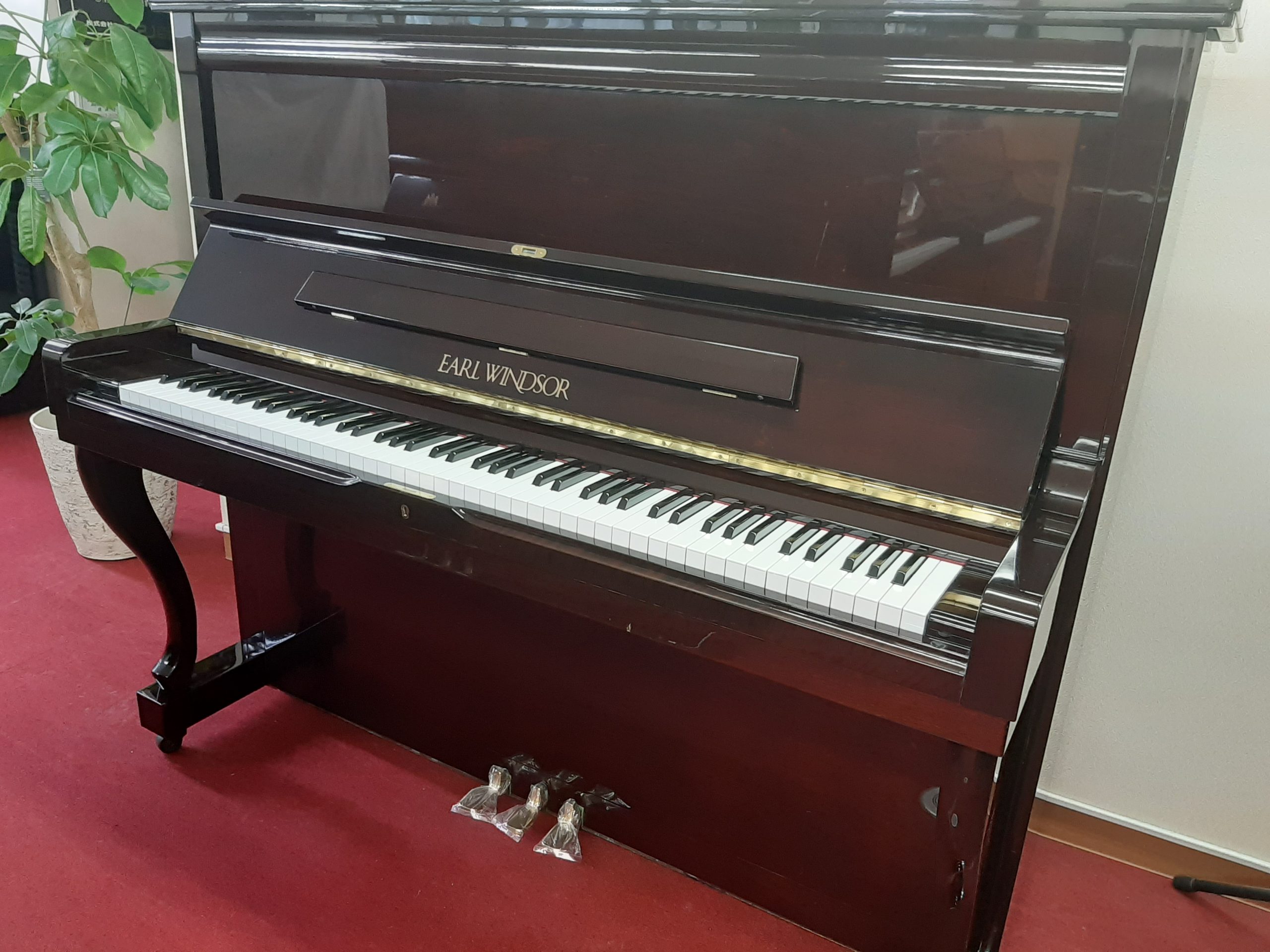 【5年保証付き】中古ピアノ EARL WINDSOR W115M