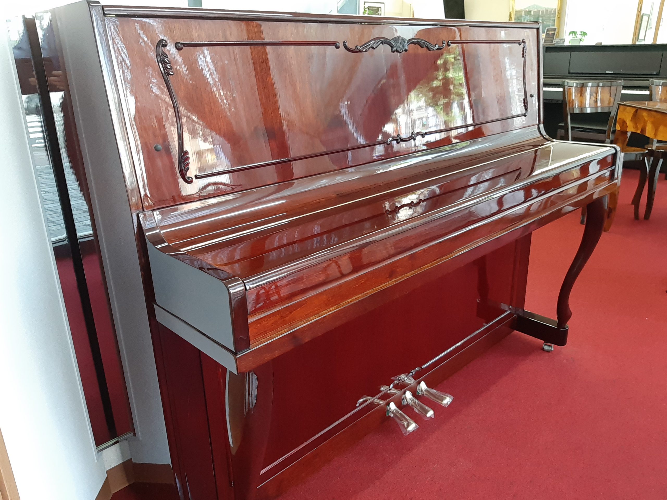 Niemeyer ピアノ(中古) 5年保証付き】中古ピアノ Niemeyer 115GC 外装補修前 特別価格