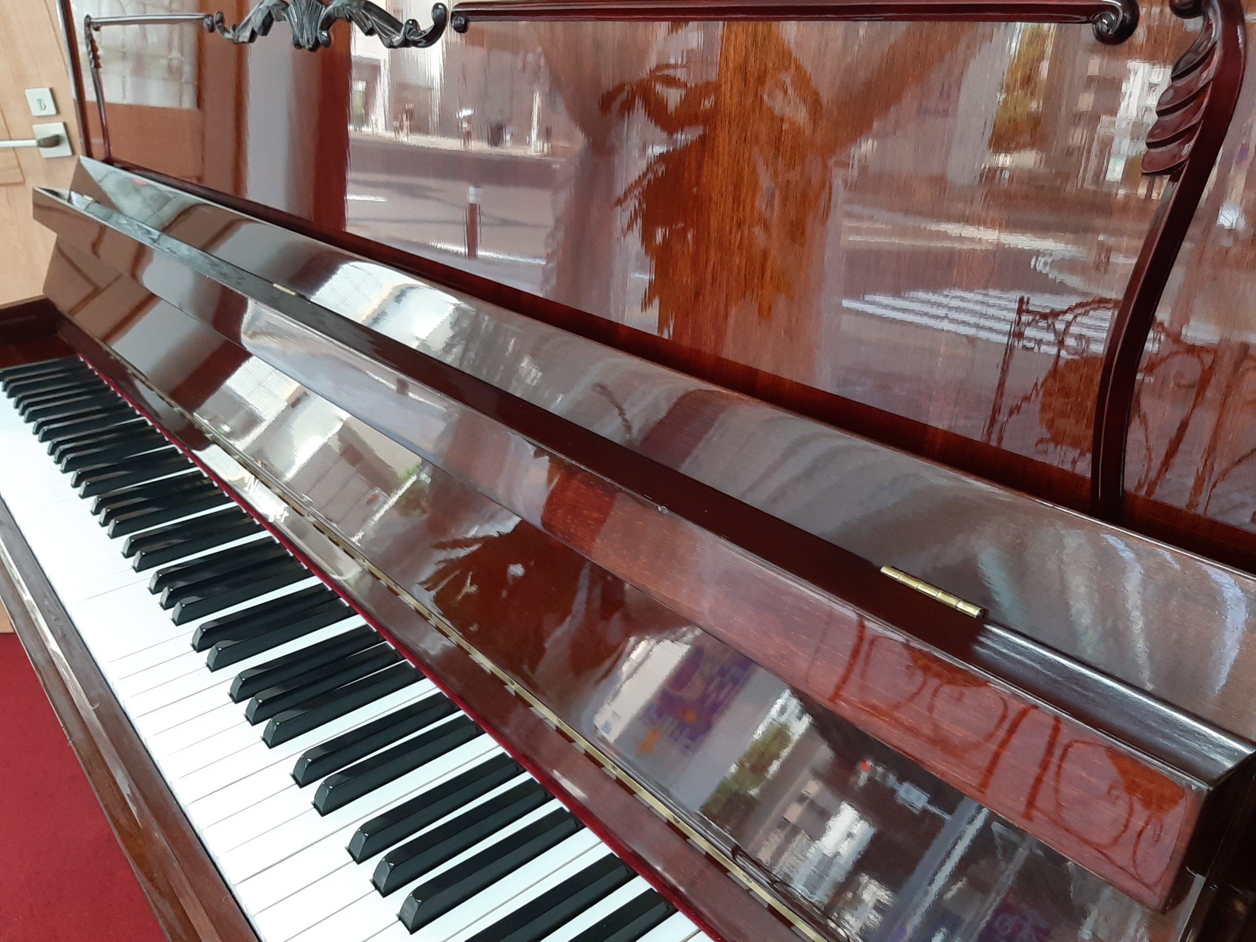 5年保証付き】中古ピアノ Niemeyer 115GC 外装補修前 特別価格