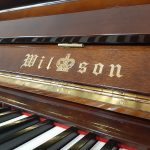 【中古】アップライトピアノ Wilson A-300 人魚のマーク