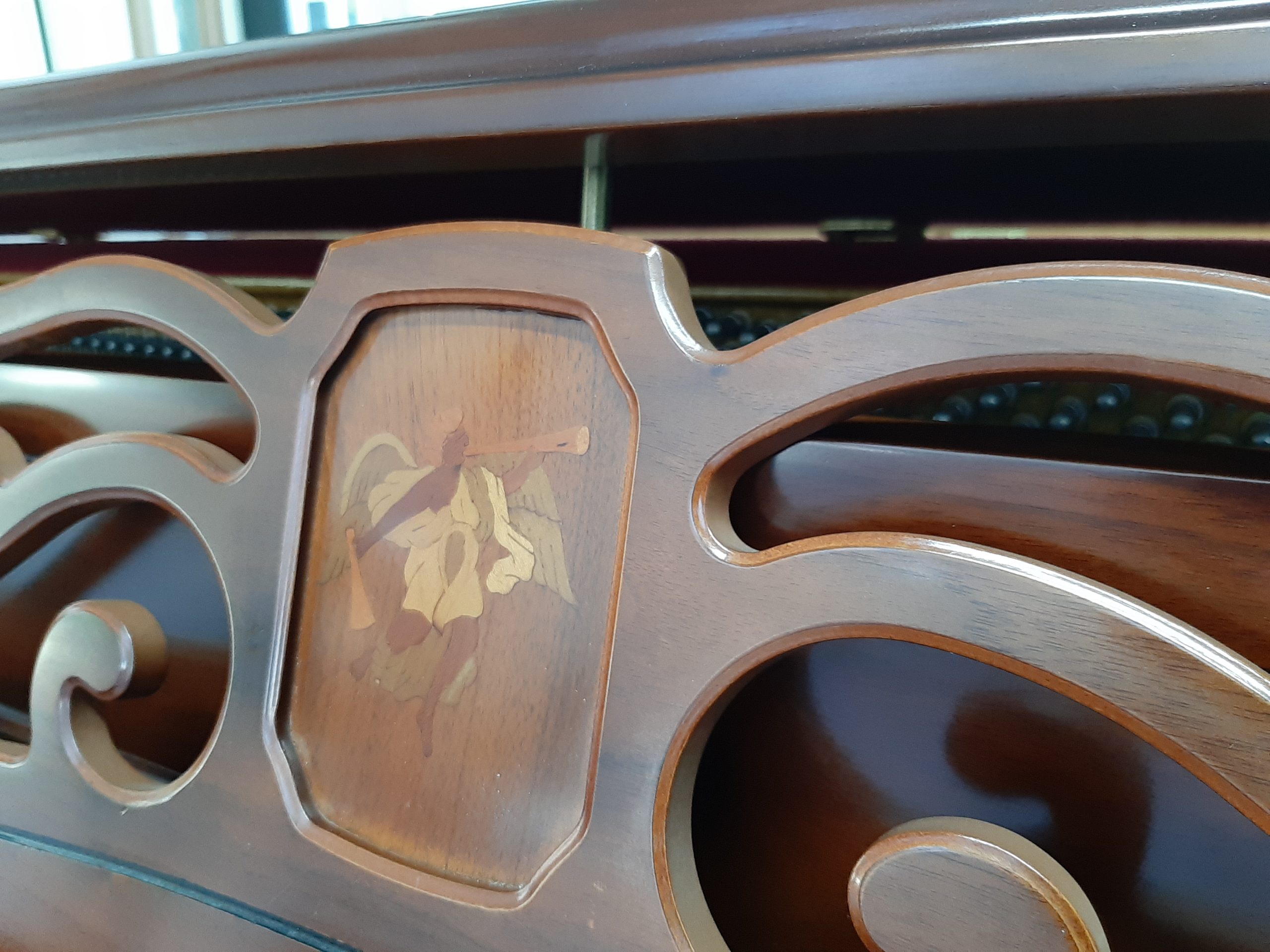  【中古】アップライトピアノ  Aizenaha  NS-230C 家具調 装飾 収納イス 輸入