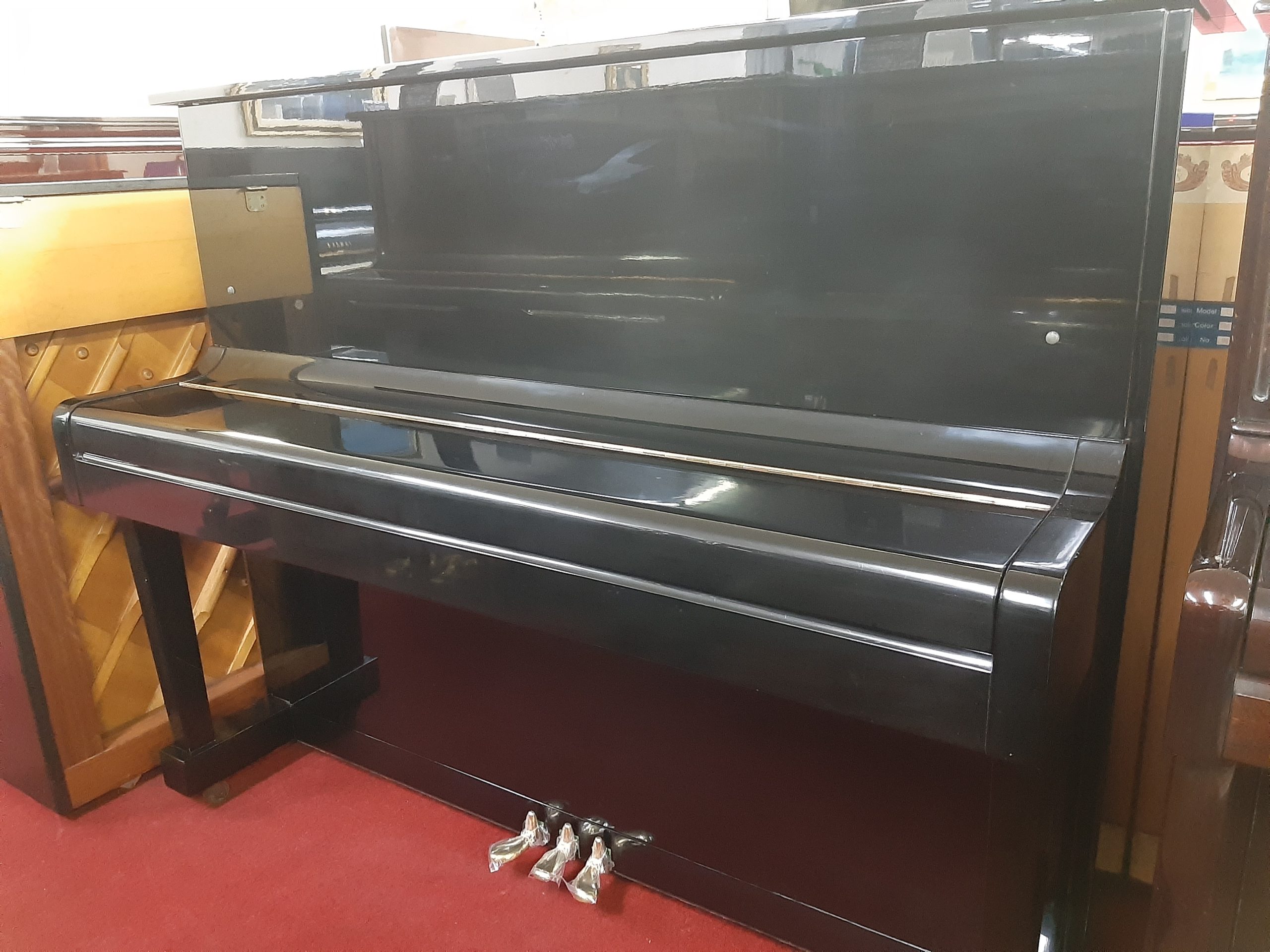 【5年保証付き】中古ピアノ EARL WINDSOR W112 国産手造りピアノ