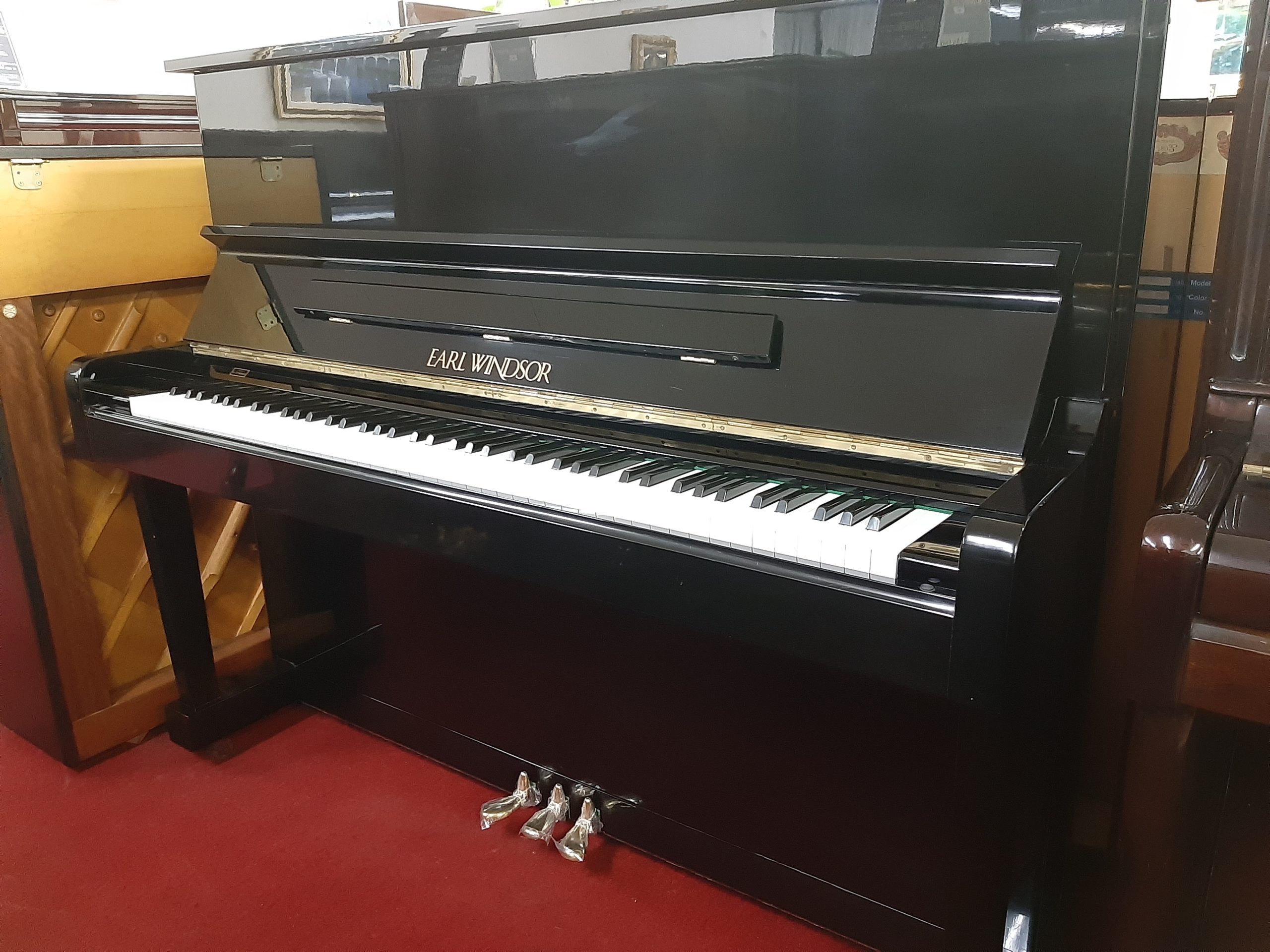 【5年保証付き】中古ピアノ EARL WINDSOR W112 国産手造りピアノ