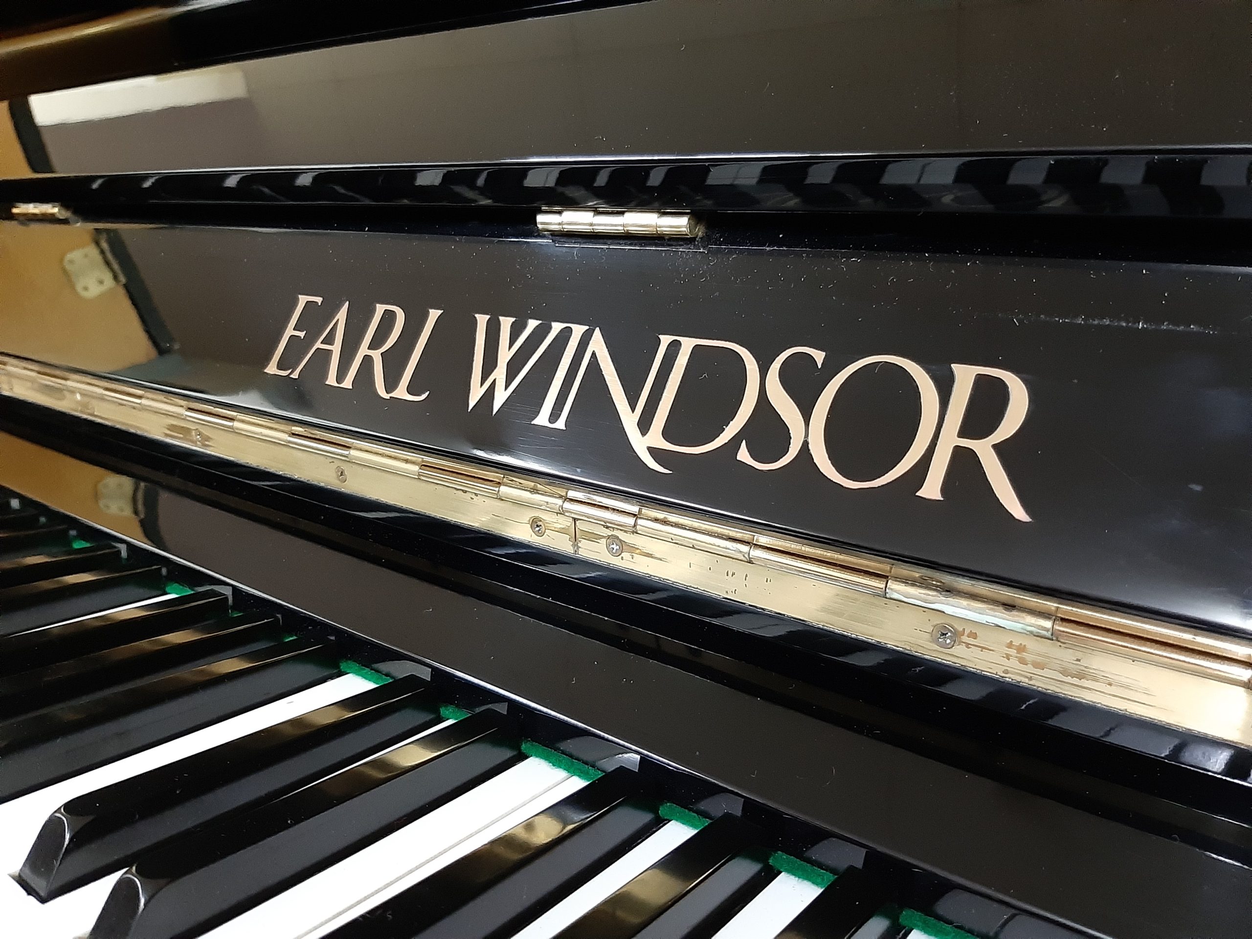 【5年保証付き】中古ピアノ EARL WINDSOR W112 国産手造りピアノ