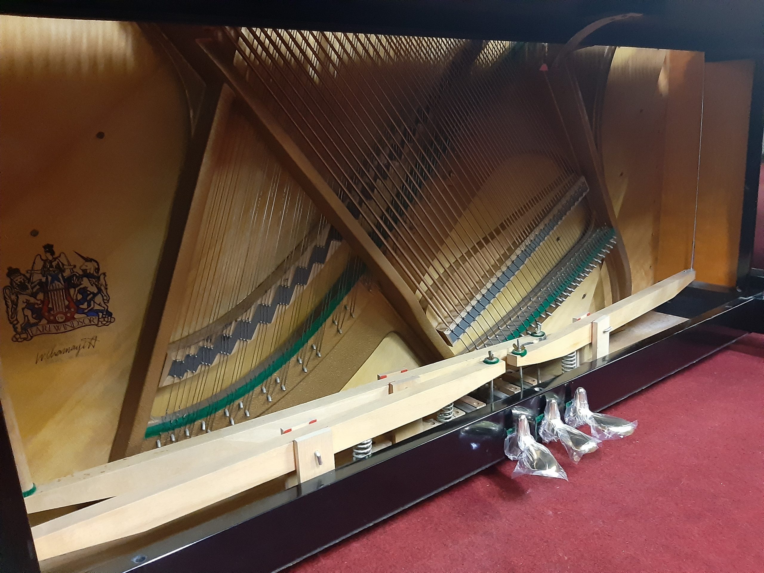 【5年保証付き】中古ピアノ EARL WINDSOR W112 国産手造りピアノ