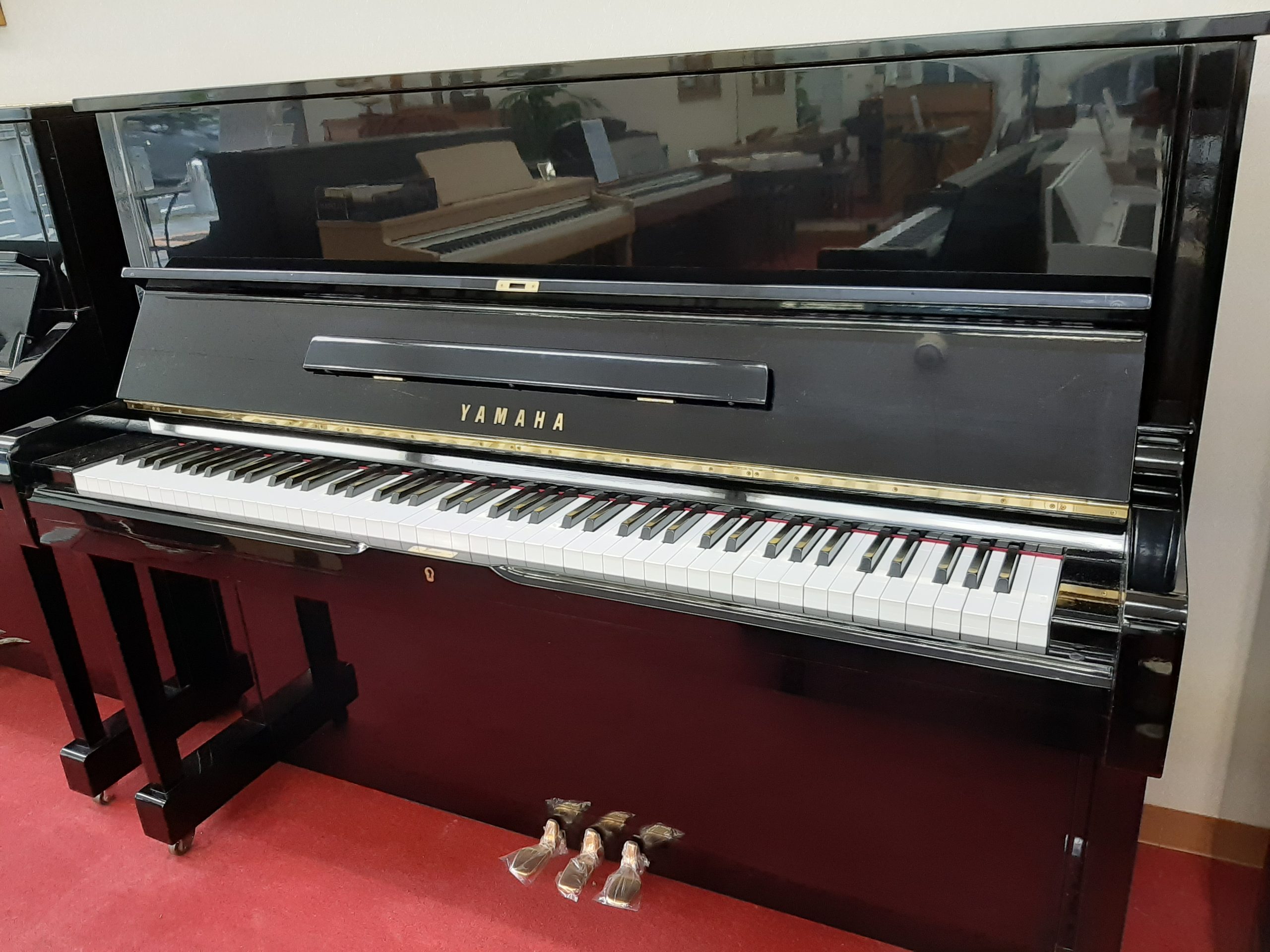    YAMAHA U1G