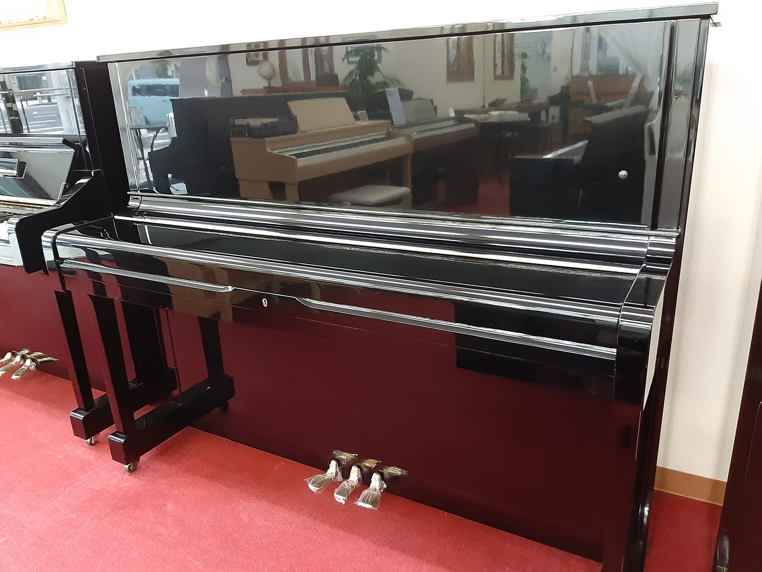    YAMAHA U1G