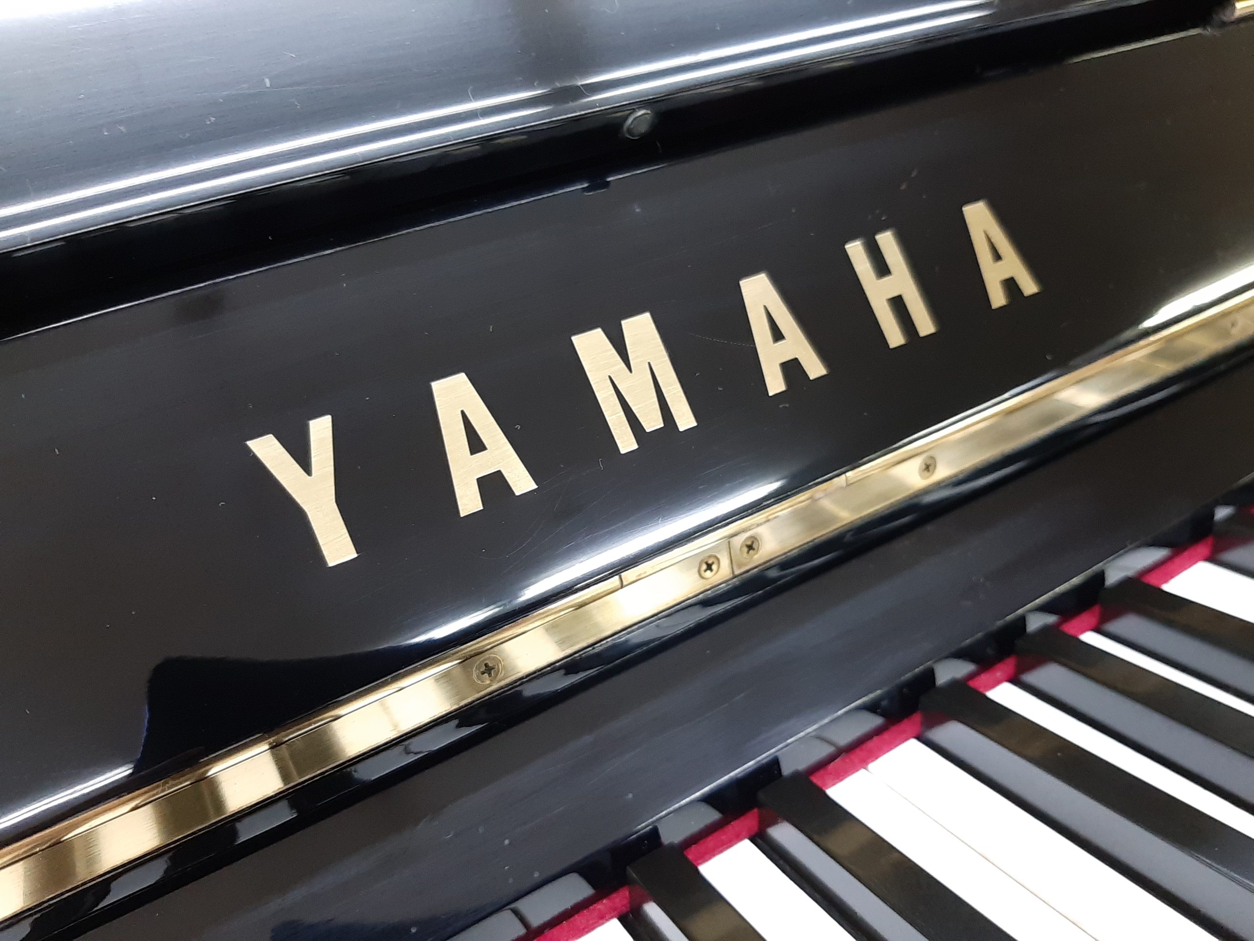    YAMAHA U1G