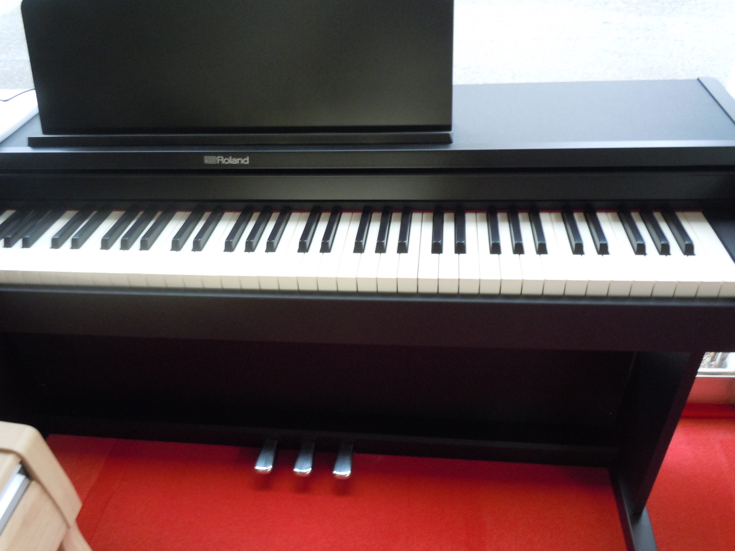 新品　デジタルピアノ Roland RP701-BK