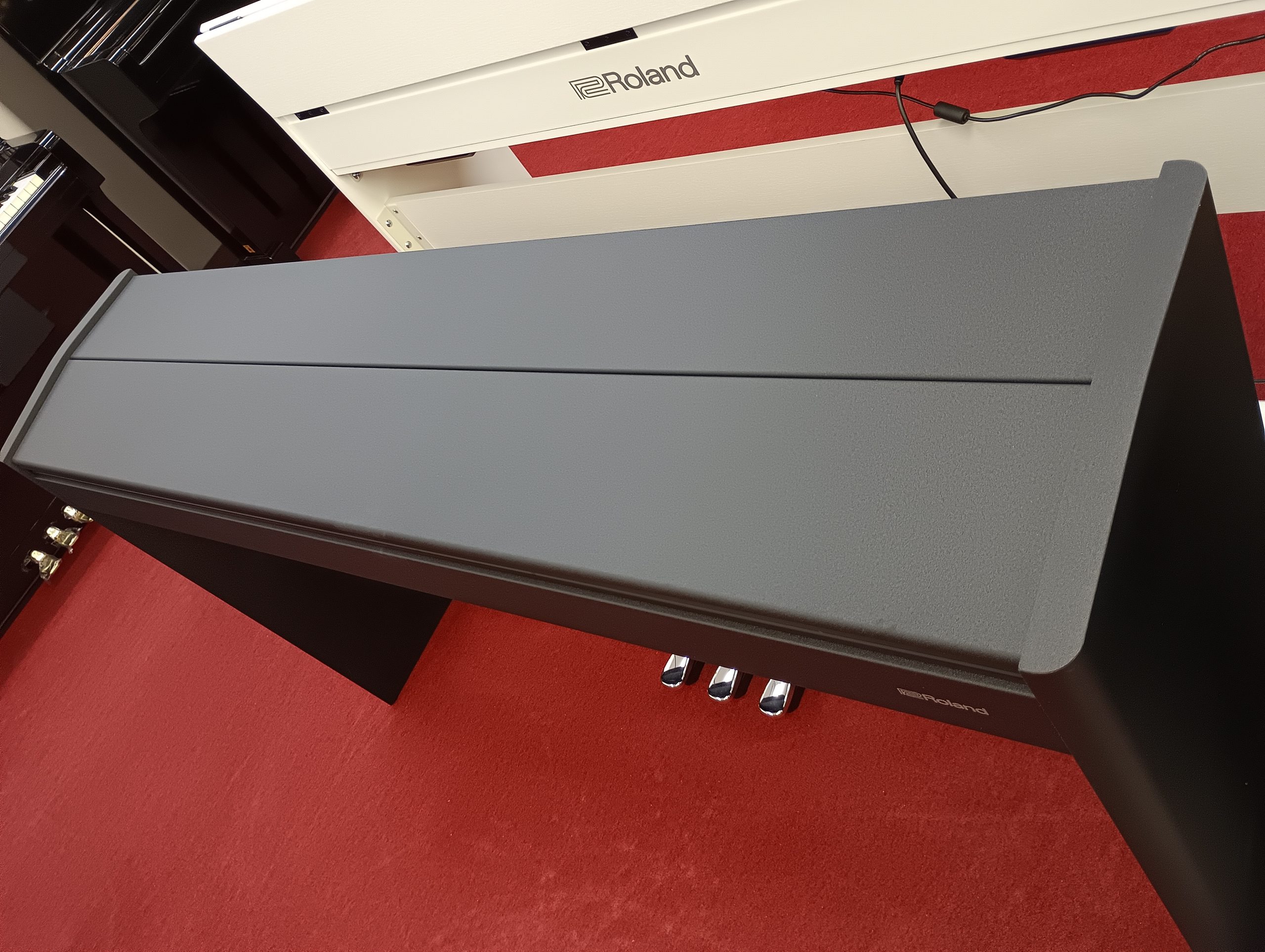 再入荷【新品】デジタルピアノ Roland F107-BK