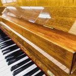 【中古】アップライトピアノ Niemeyer 114RPMN コンパクト 木目仕上げ